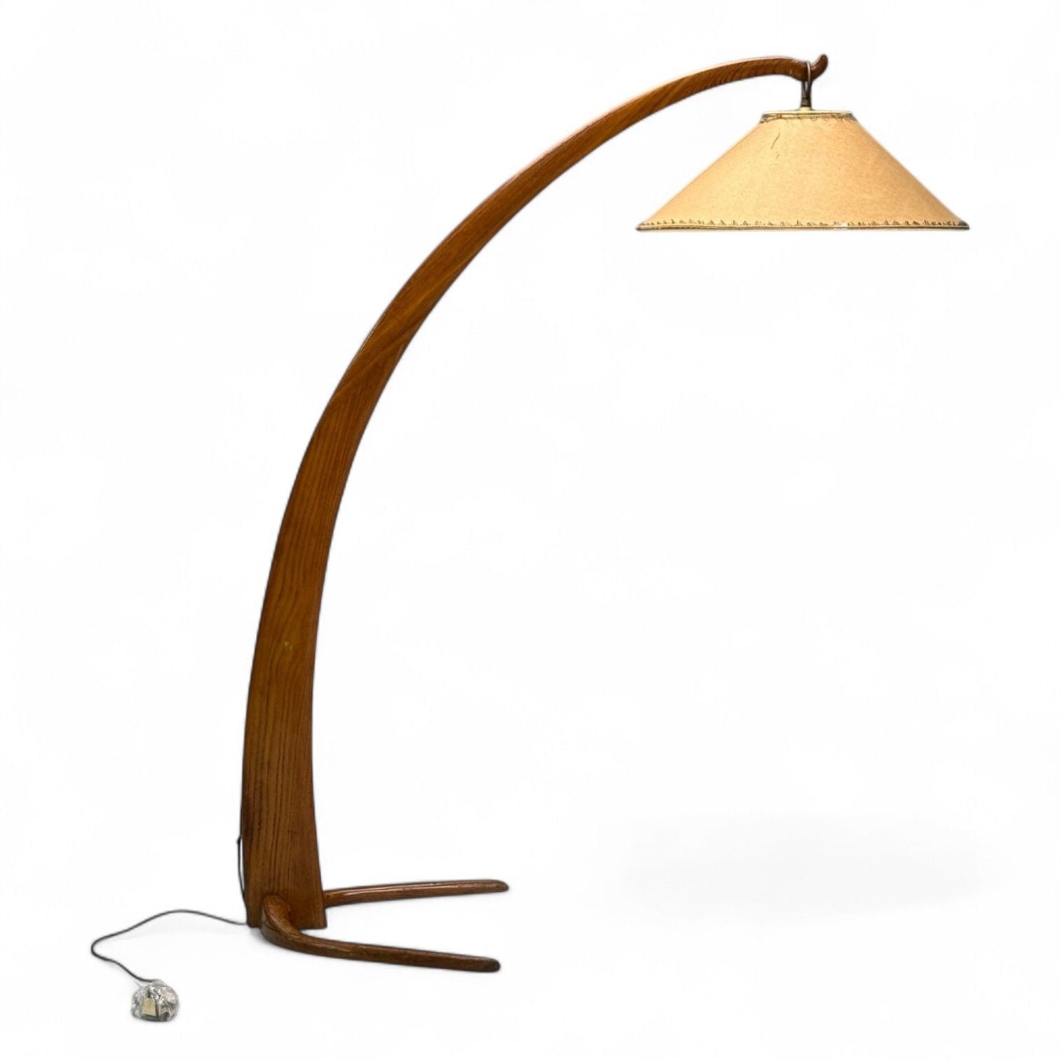 Italian Modern, Elmwood, Brass, Curved Floor Lamp, Italy, 1940s