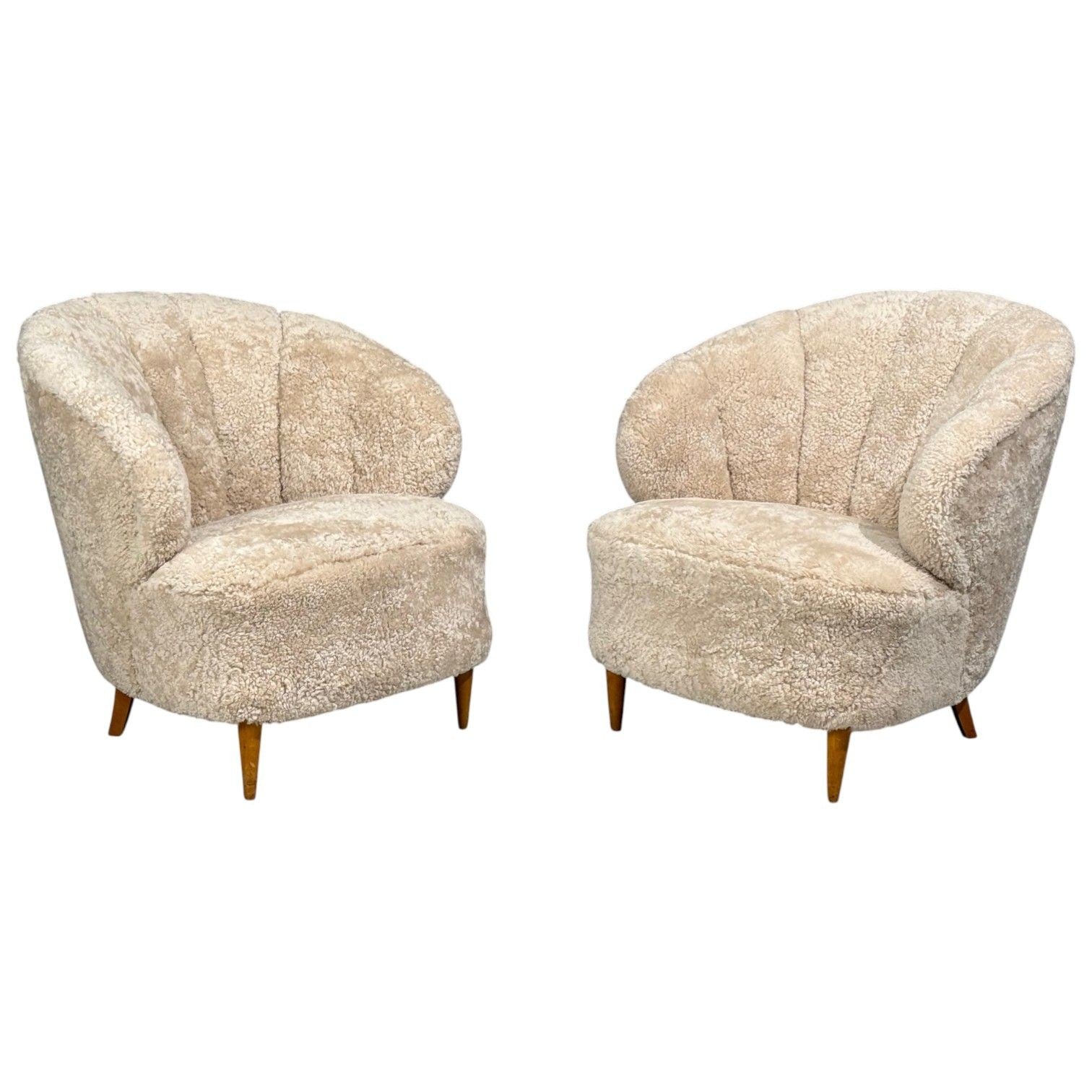 Finnish Modern, Shell Form Lounge Chairs, Beige Shearling, Wood, Finland, 1940s