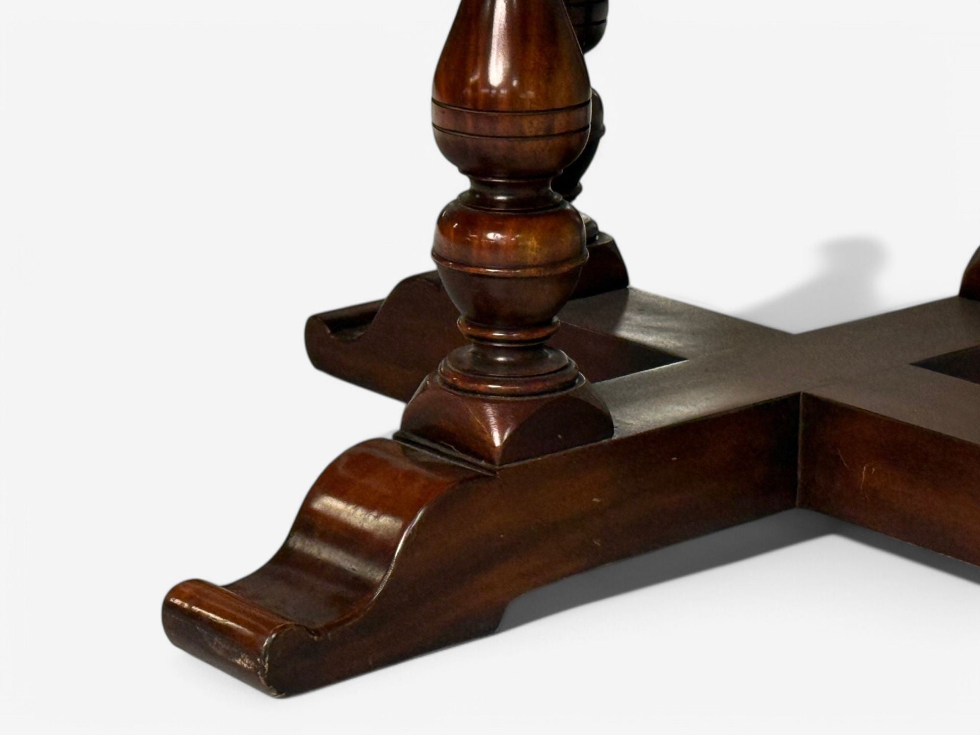 Farmhouse Style, Walnut, Jupe Round Dining Table, USA, 20th C.