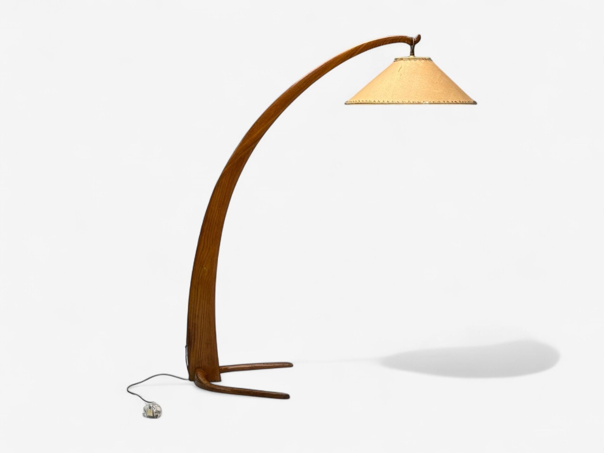Italian Modern, Elmwood, Brass, Curved Floor Lamp, Italy, 1940s