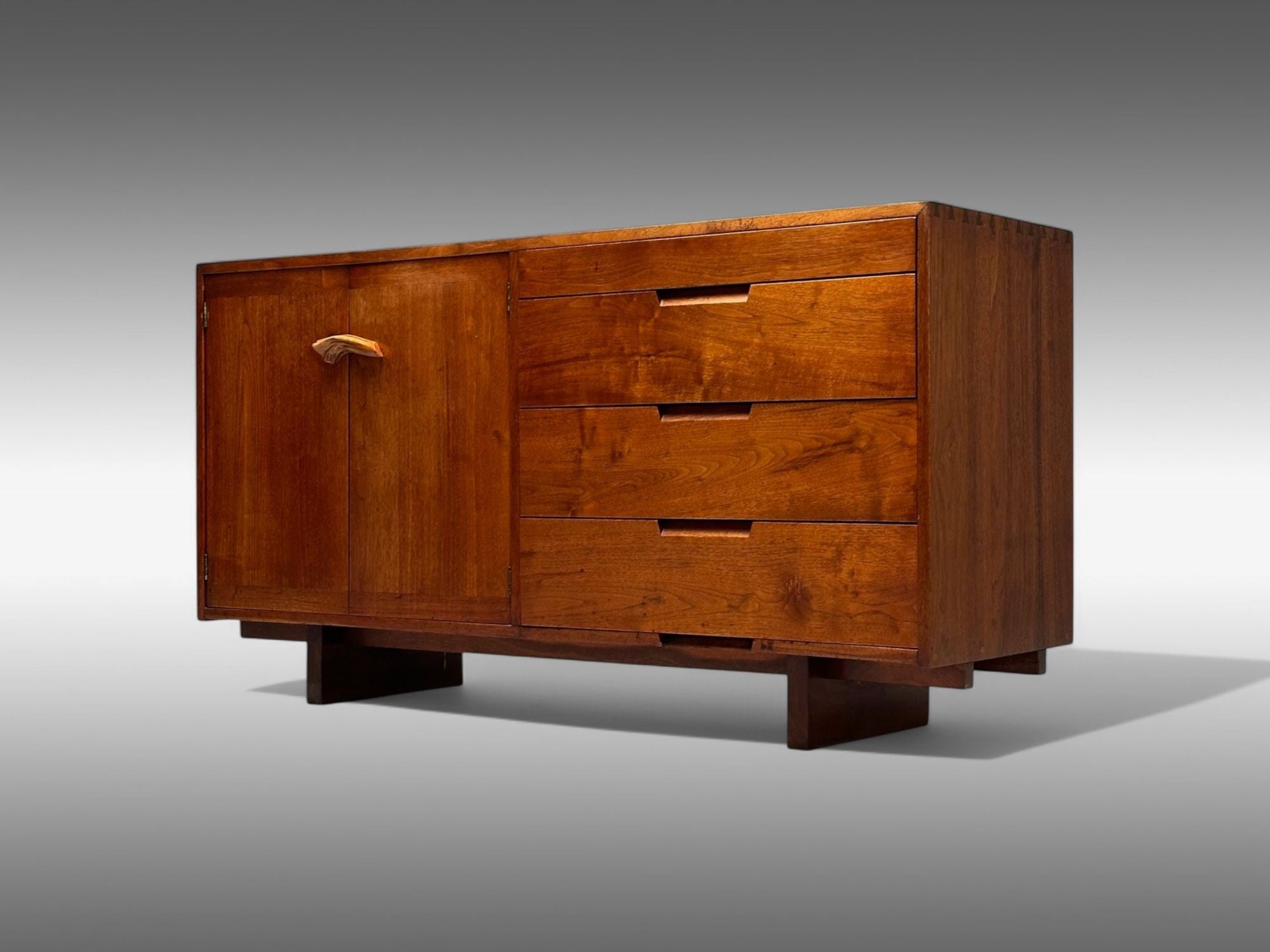 George Nakashima, Mid-Century Modern, American Walnut, Rare Dresser, USA, 1953
