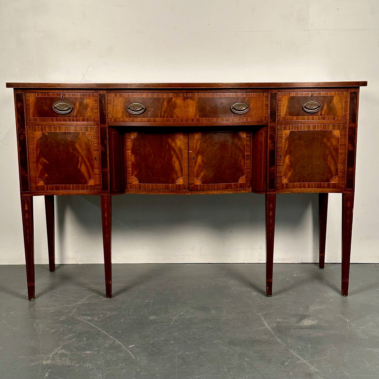 Georgian Style Hepplewhite Mahogany Cabinetmaker Sideboard, Documentation, 1931
