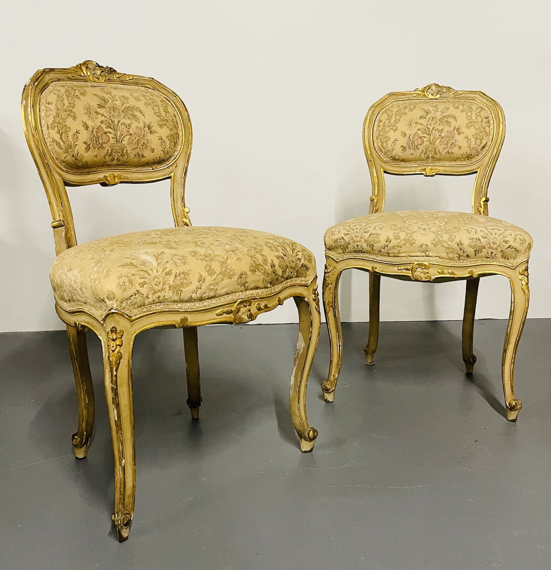 Louis XV Painted Living room Suite. Settee, 4 Side chairs, Center Table, Pedestal