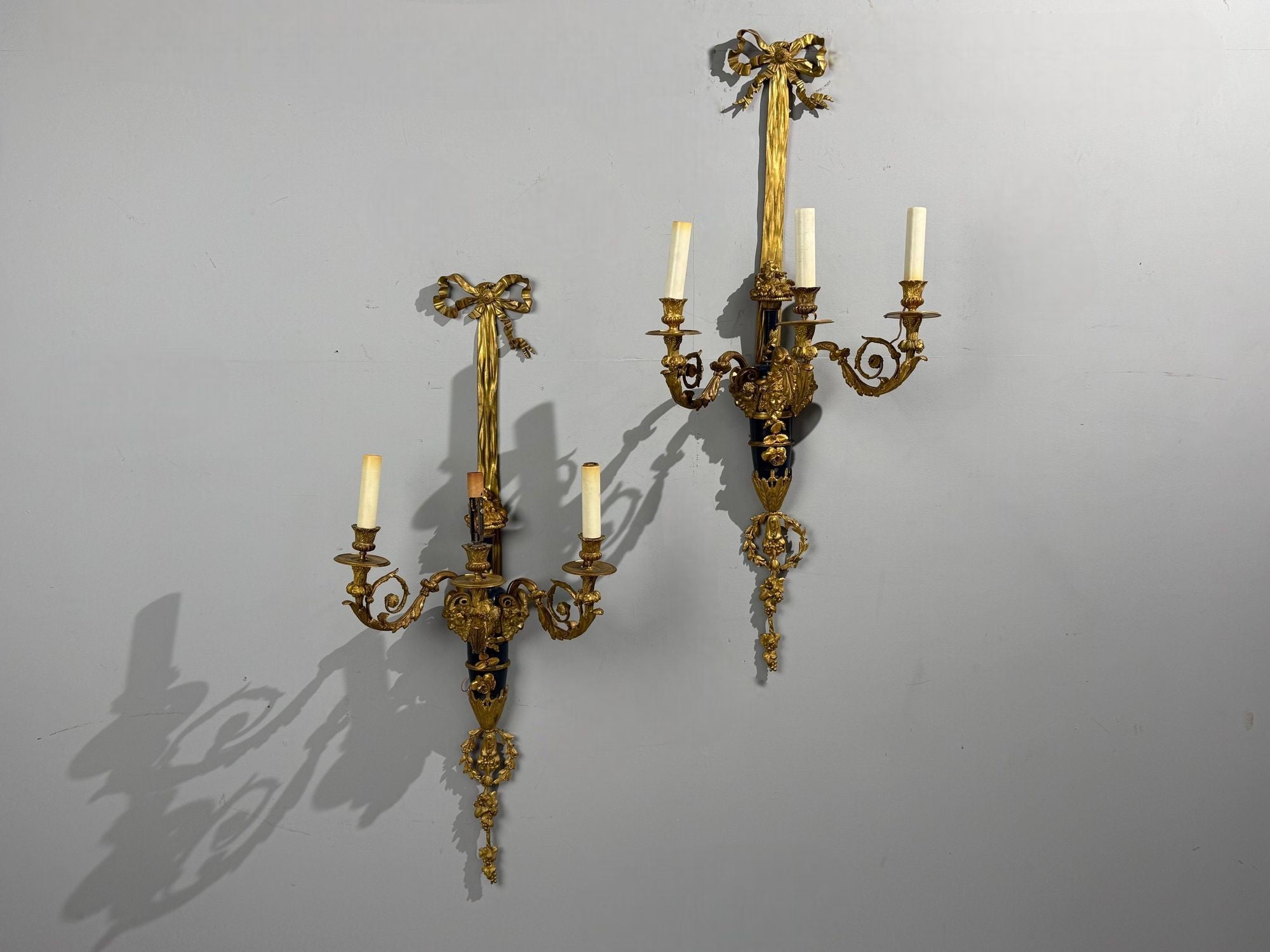 Henry Dasson Attr., Louis XVI, Wall Sconces, Bronze, France, 1860s