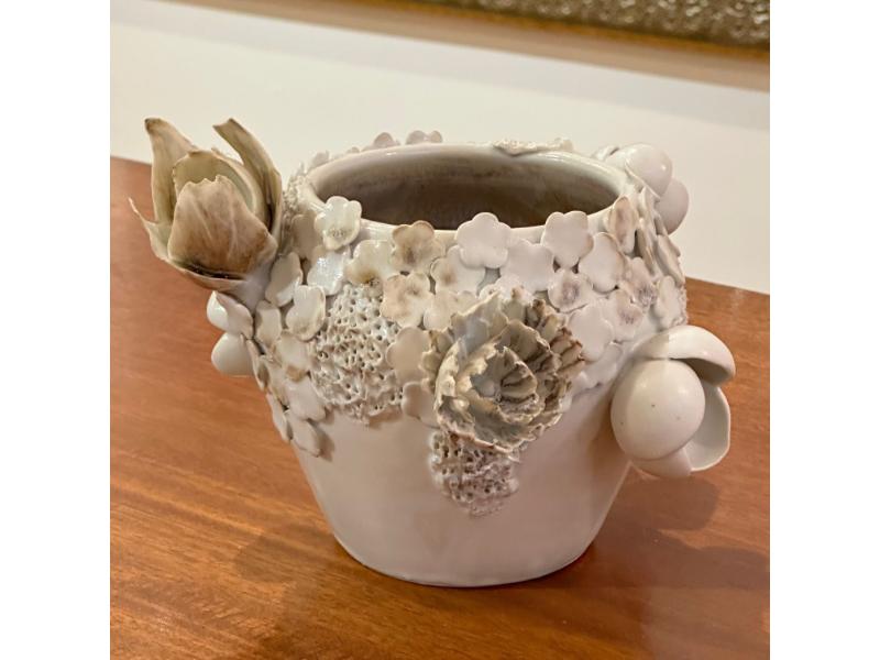 Chala Toprak, Contemporary, Modern Sculpture, Flower Vase, Porcelain, 2022