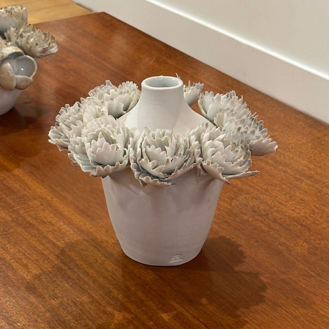 Chala Toprak, Contemporary, Modern Sculpture, Flower Vase, Porcelain, 2023