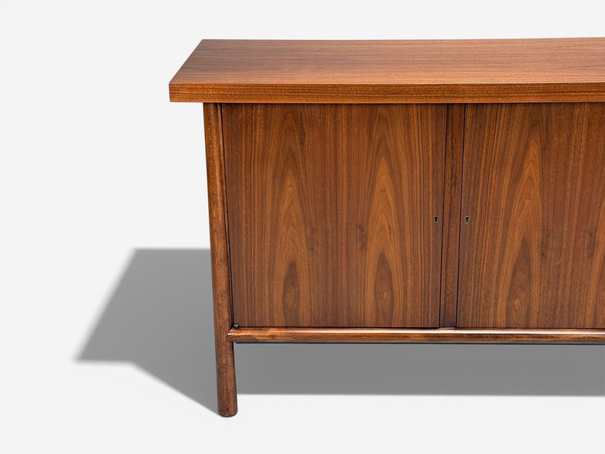 T.H. Robsjohn Gibbings, Sideboard, Walnut, USA, 1960s