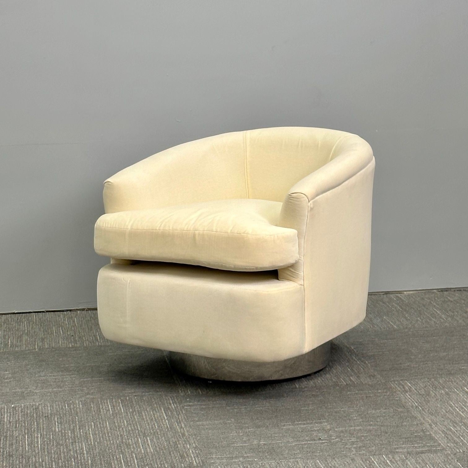 Mid-Century Modern Milo Baughman Style Swivel Chairs, Chrome Base, Cream Velvet