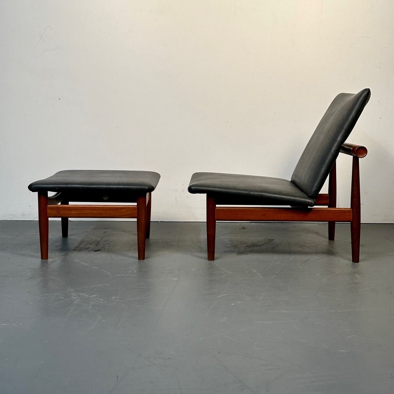 Finn Juhl Danish Mid-Century Modern Japan Lounge Chair and Ottoman, Daverkosen