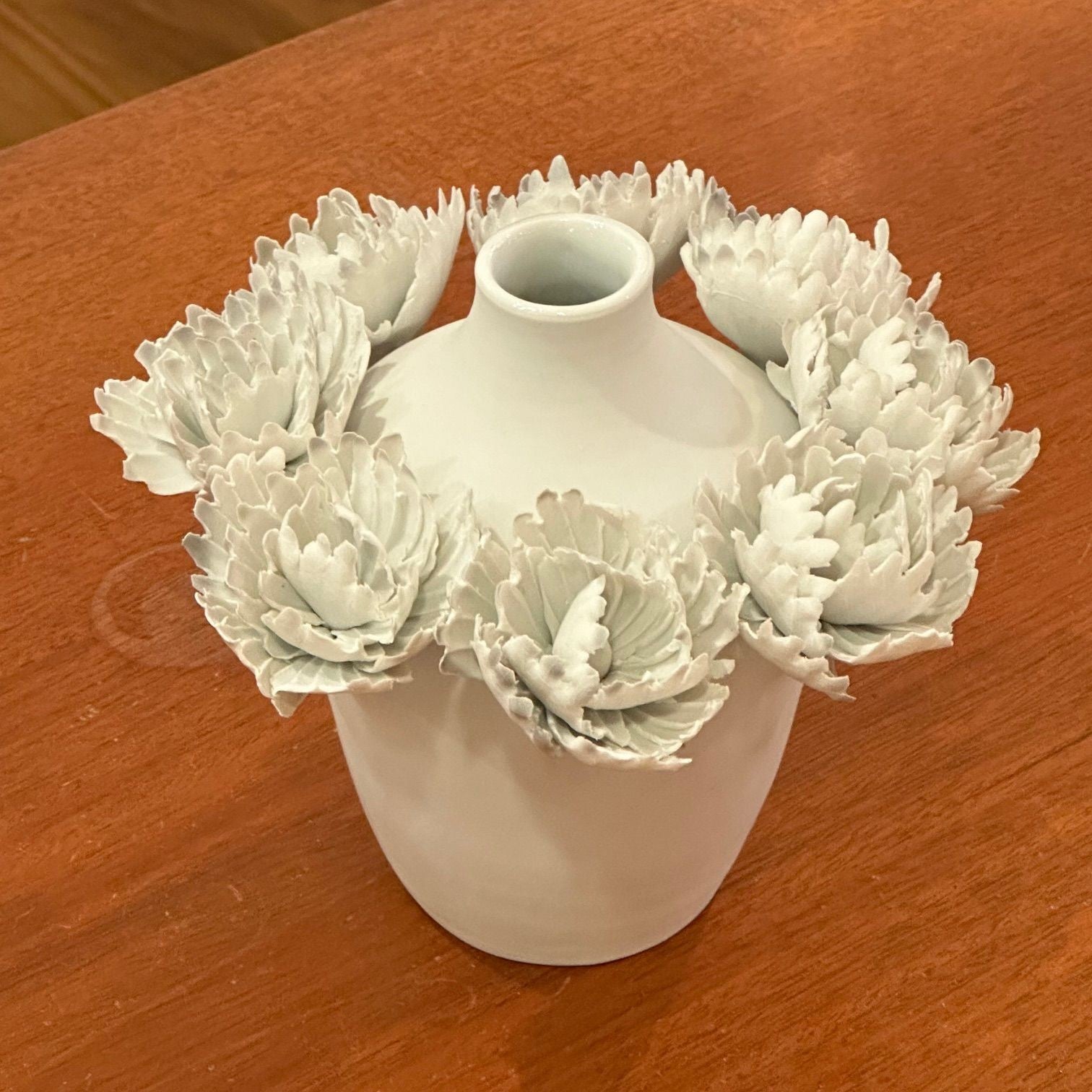 Chala Toprak, Contemporary, Modern Sculpture, Flower Vase, Porcelain, 2023