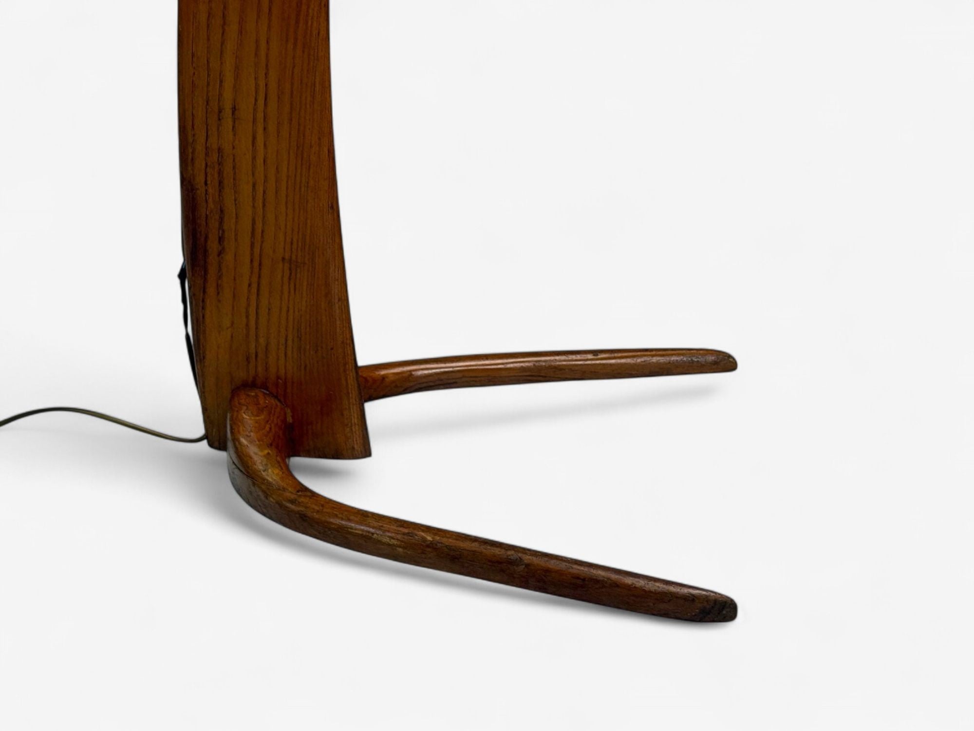 Italian Modern, Elmwood, Brass, Curved Floor Lamp, Italy, 1940s