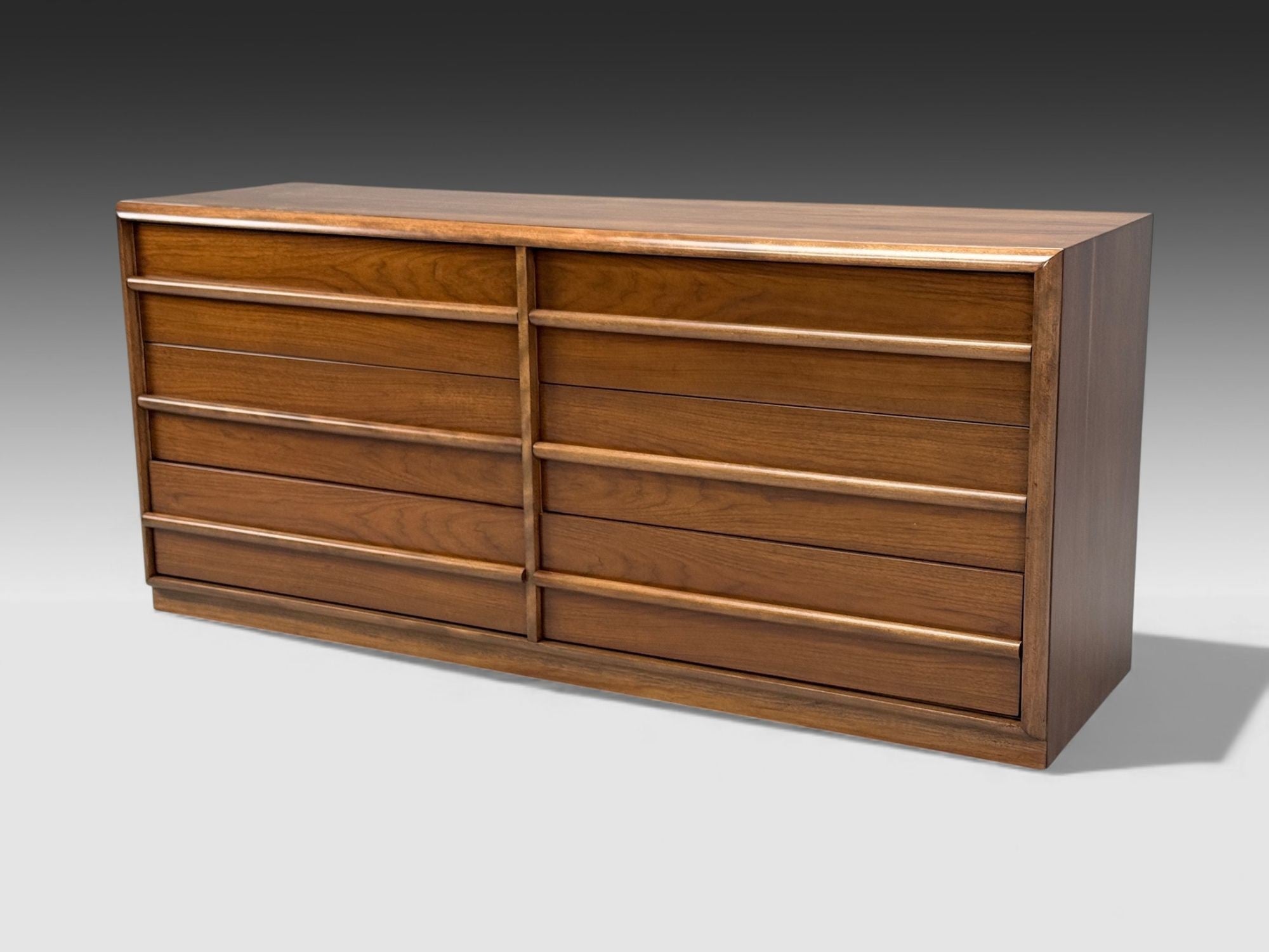T.H. Robsjohn-Gibbings, American Modern, Walnut, Dresser, USA 1960s