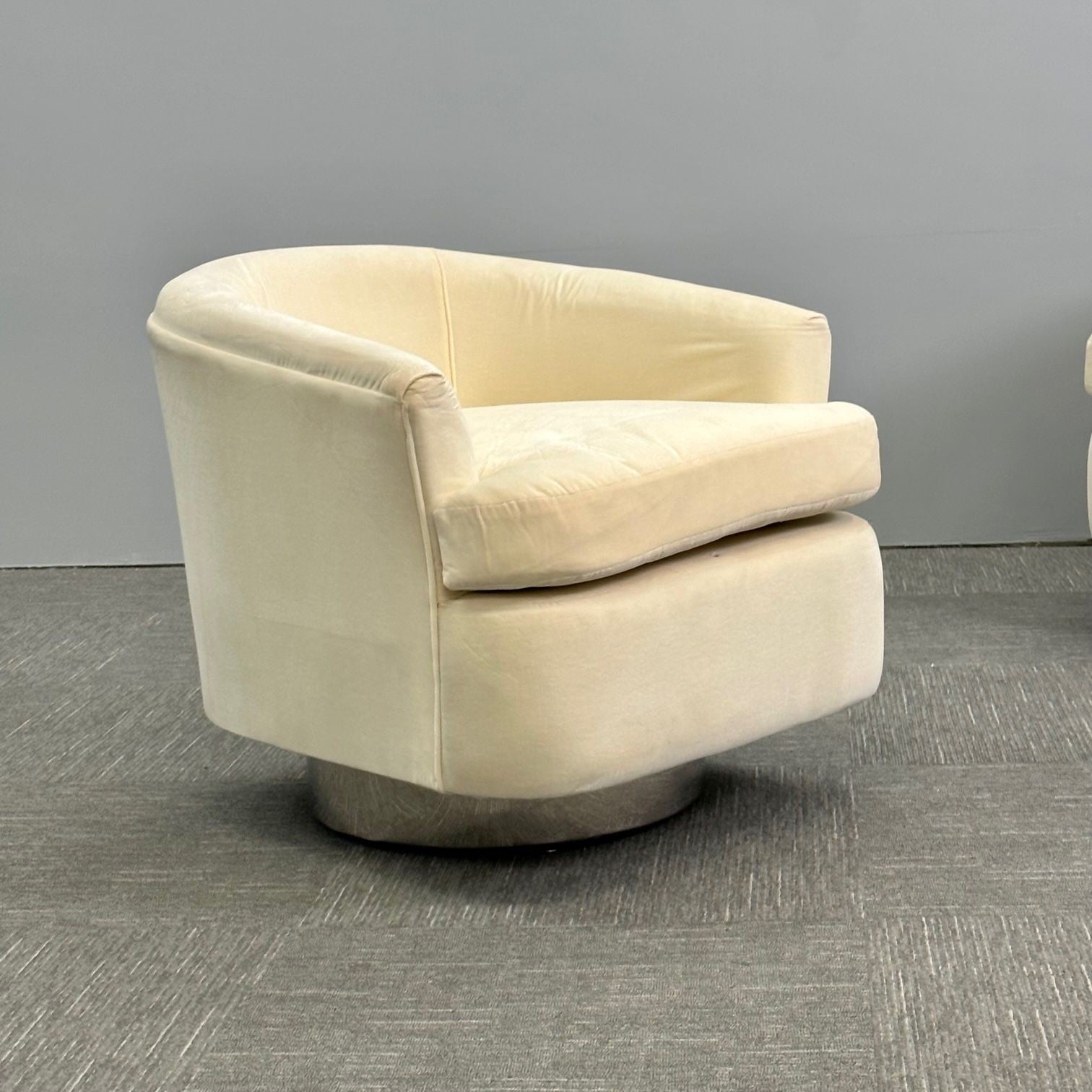 Mid-Century Modern Milo Baughman Style Swivel Chairs, Chrome Base, Cream Velvet