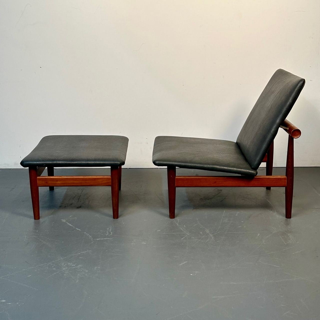 Finn Juhl Danish Mid-Century Modern Japan Lounge Chair and Ottoman, Daverkosen