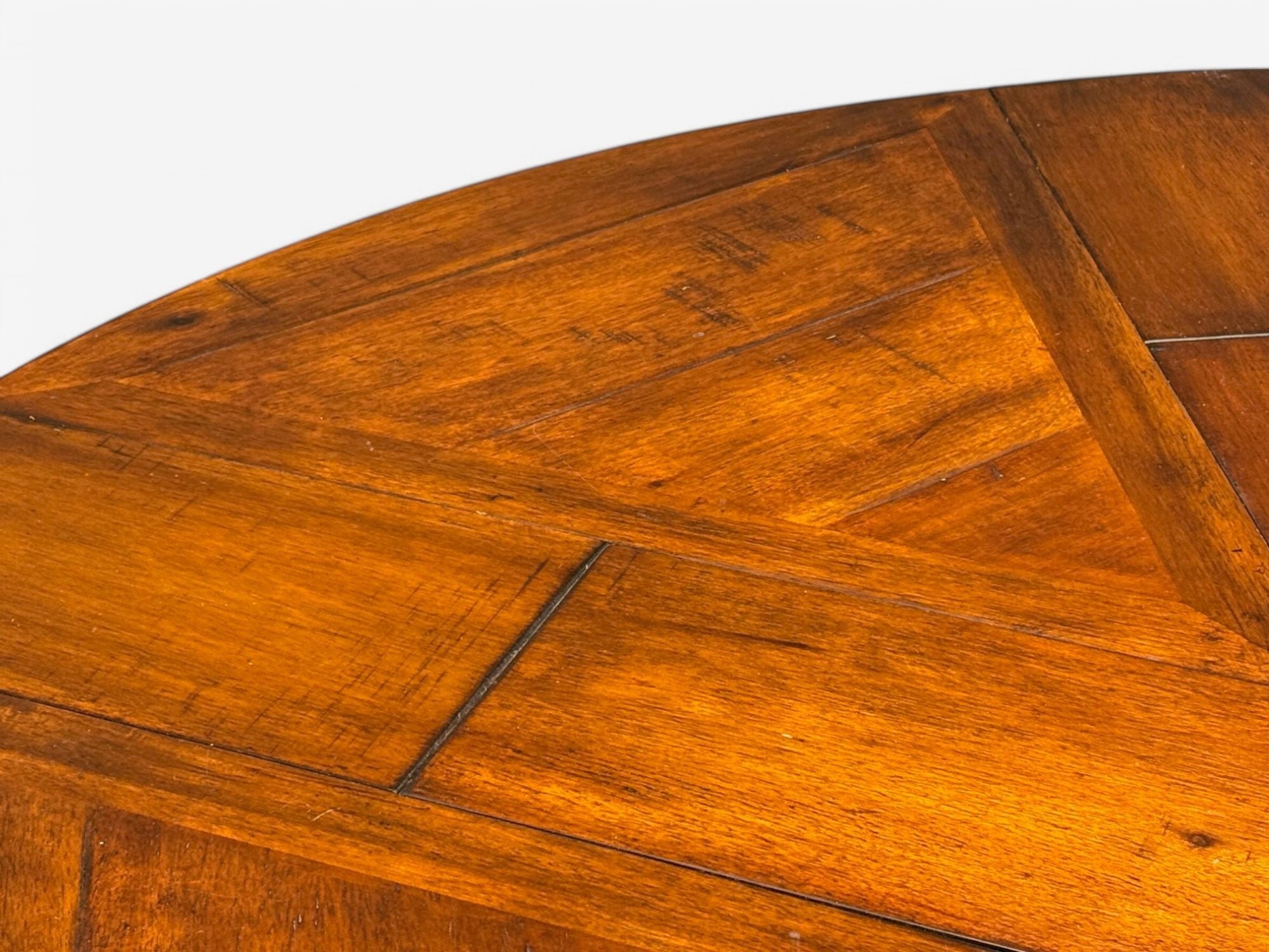 Farmhouse Style, Walnut, Jupe Round Dining Table, USA, 20th C.