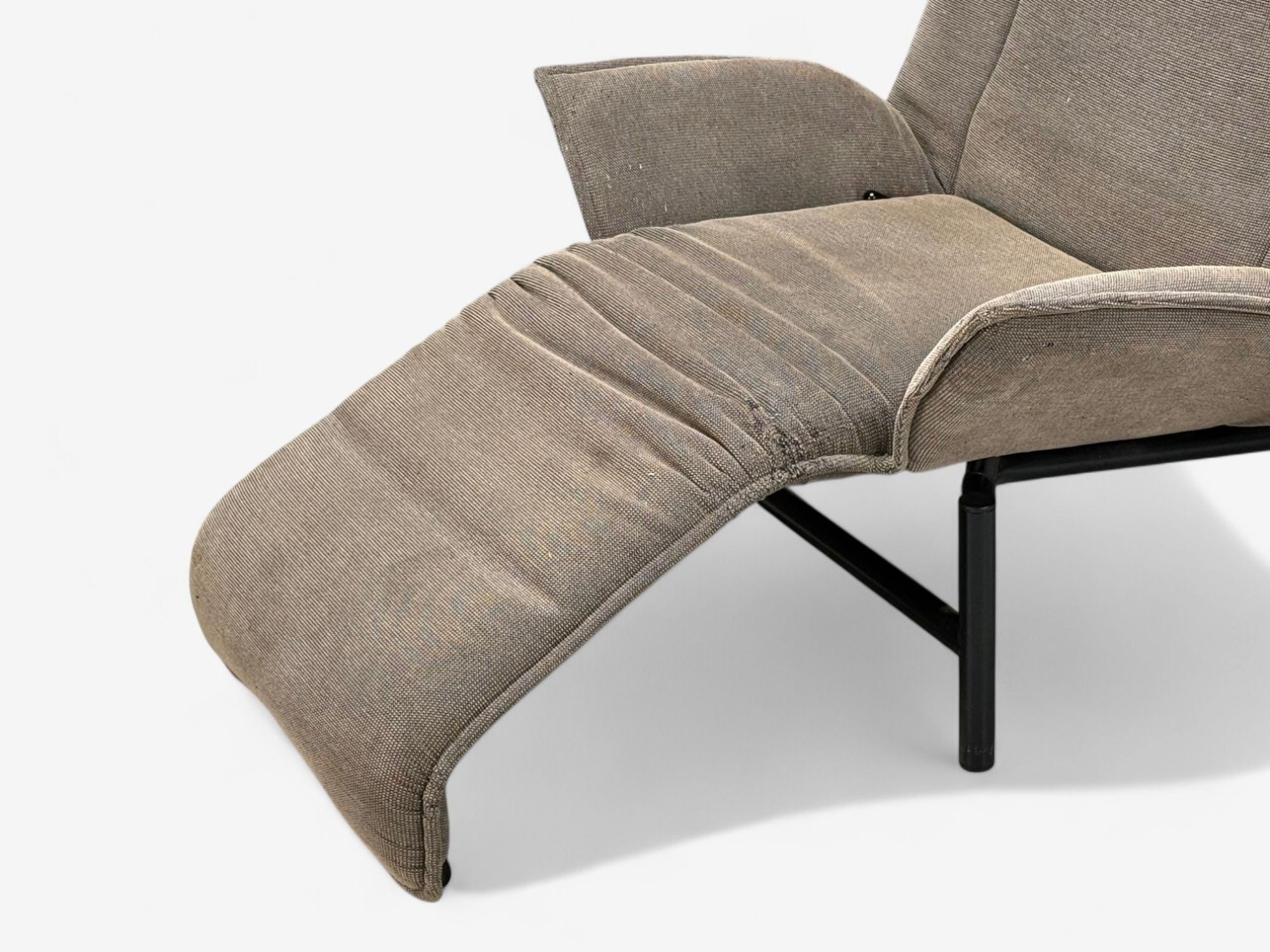 Vico Magistretti, Italian Modern, Fabric, Metal, Veranda Lounge Chair, 1980s