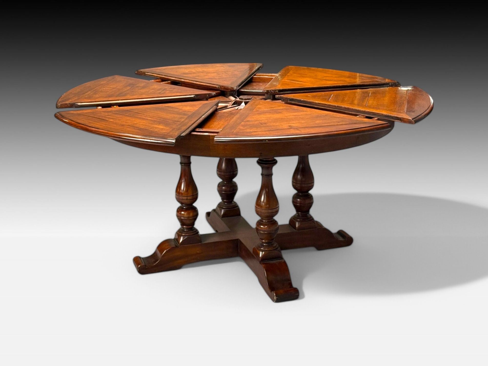 Farmhouse Style, Walnut, Jupe Round Dining Table, USA, 20th C.