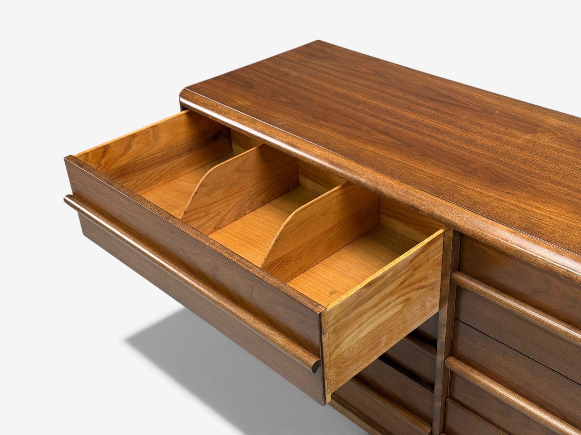 T.H. Robsjohn-Gibbings, American Modern, Walnut, Dresser, USA 1960s