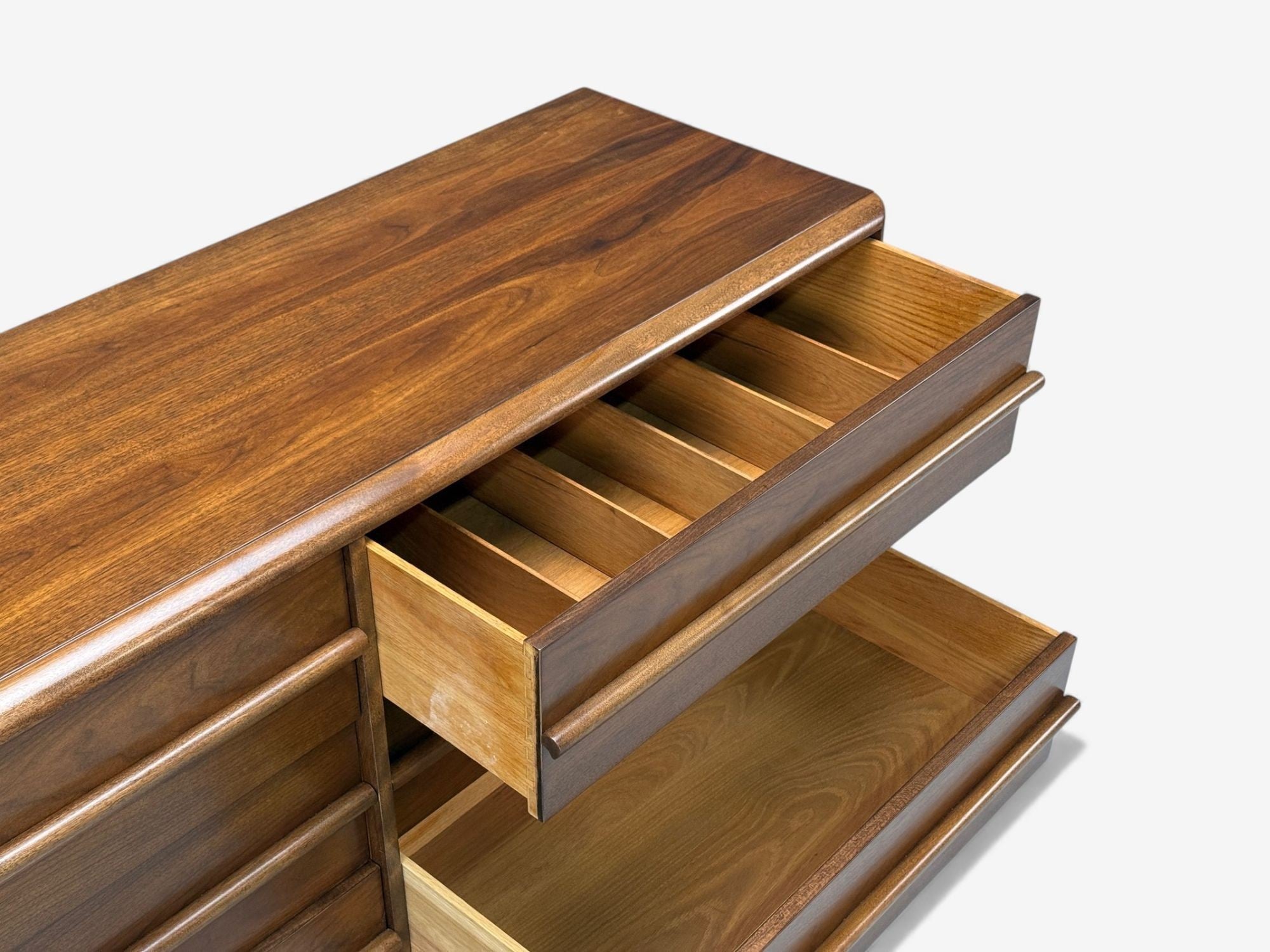 T.H. Robsjohn-Gibbings, American Modern, Walnut, Dresser, USA 1960s