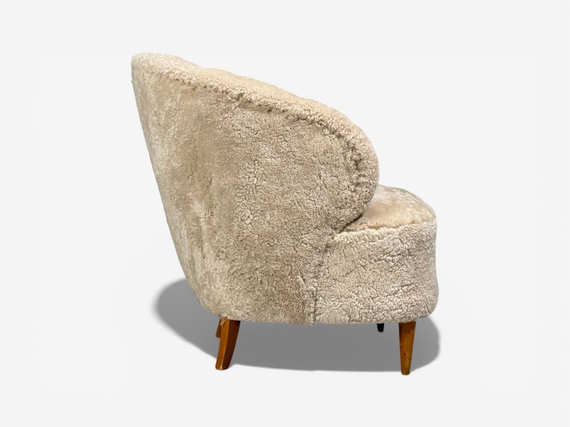 Finnish Modern, Shell Form Lounge Chairs, Beige Shearling, Wood, Finland, 1940s
