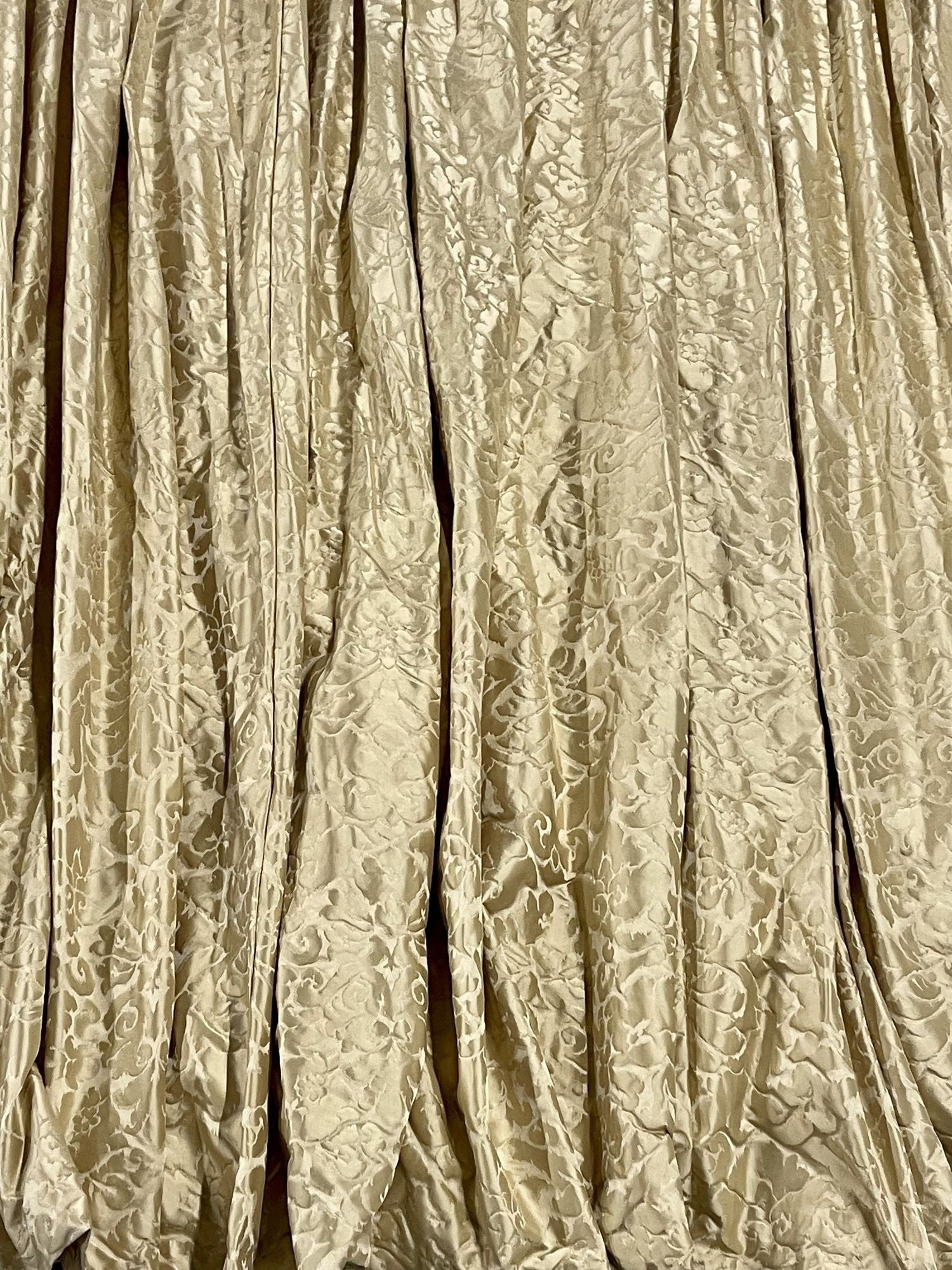 Single Cream Curtain on Valance, Window Treatment, Drapery