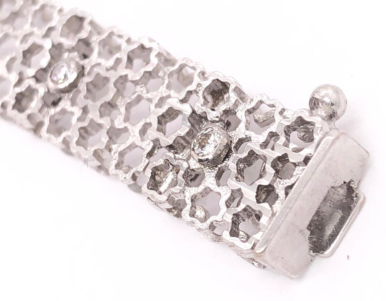 14 Karat White Gold Contemporary Bracelet with Round Diamonds