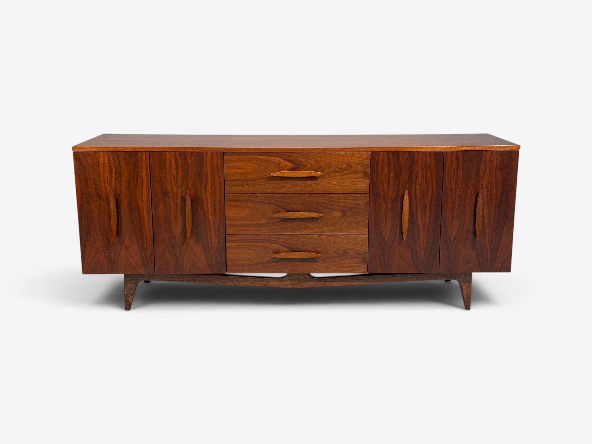 Young Manufacturing, Standard Dreser, Walnut, USA, 1960s