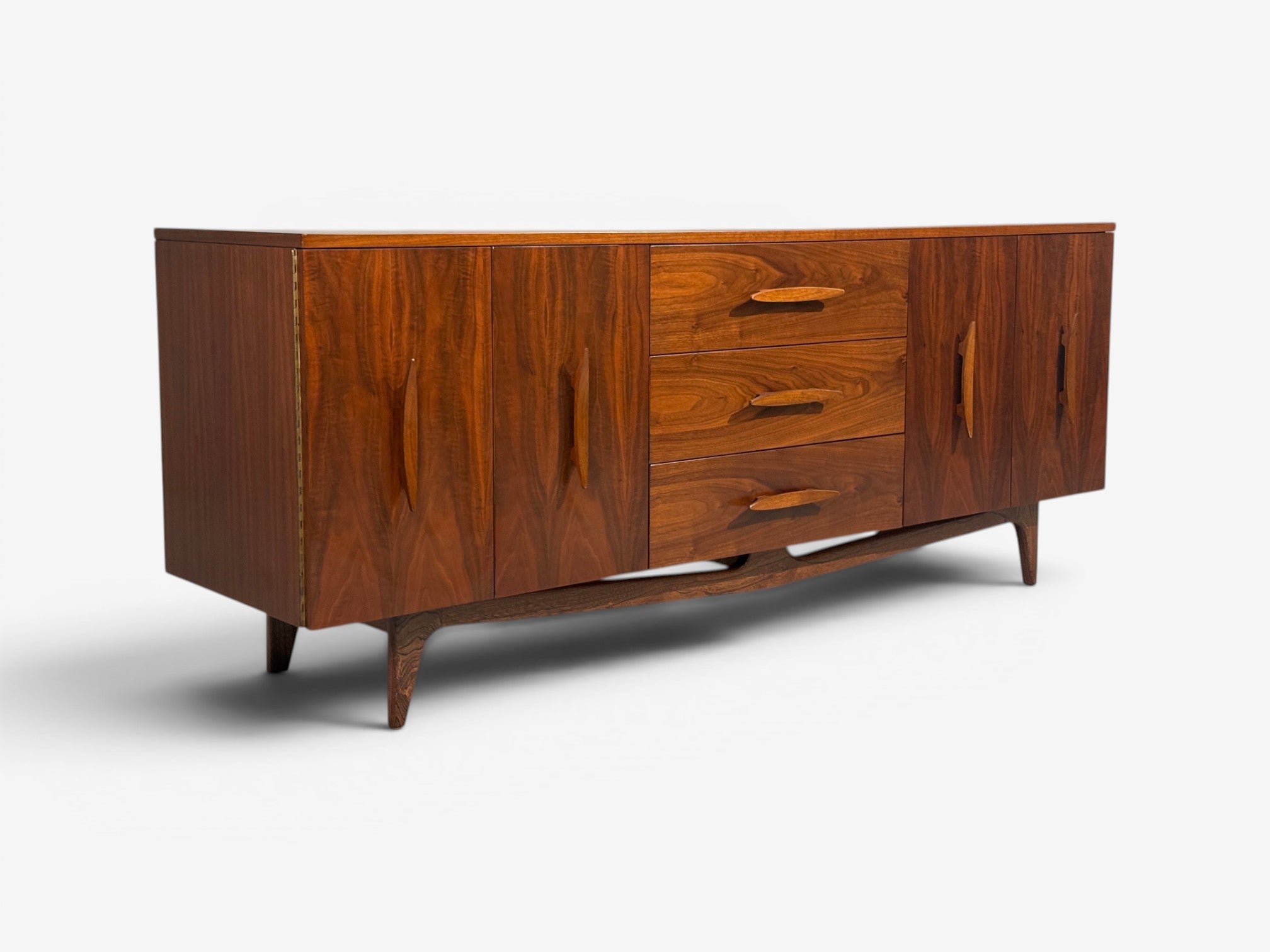 Young Manufacturing, Standard Dreser, Walnut, USA, 1960s