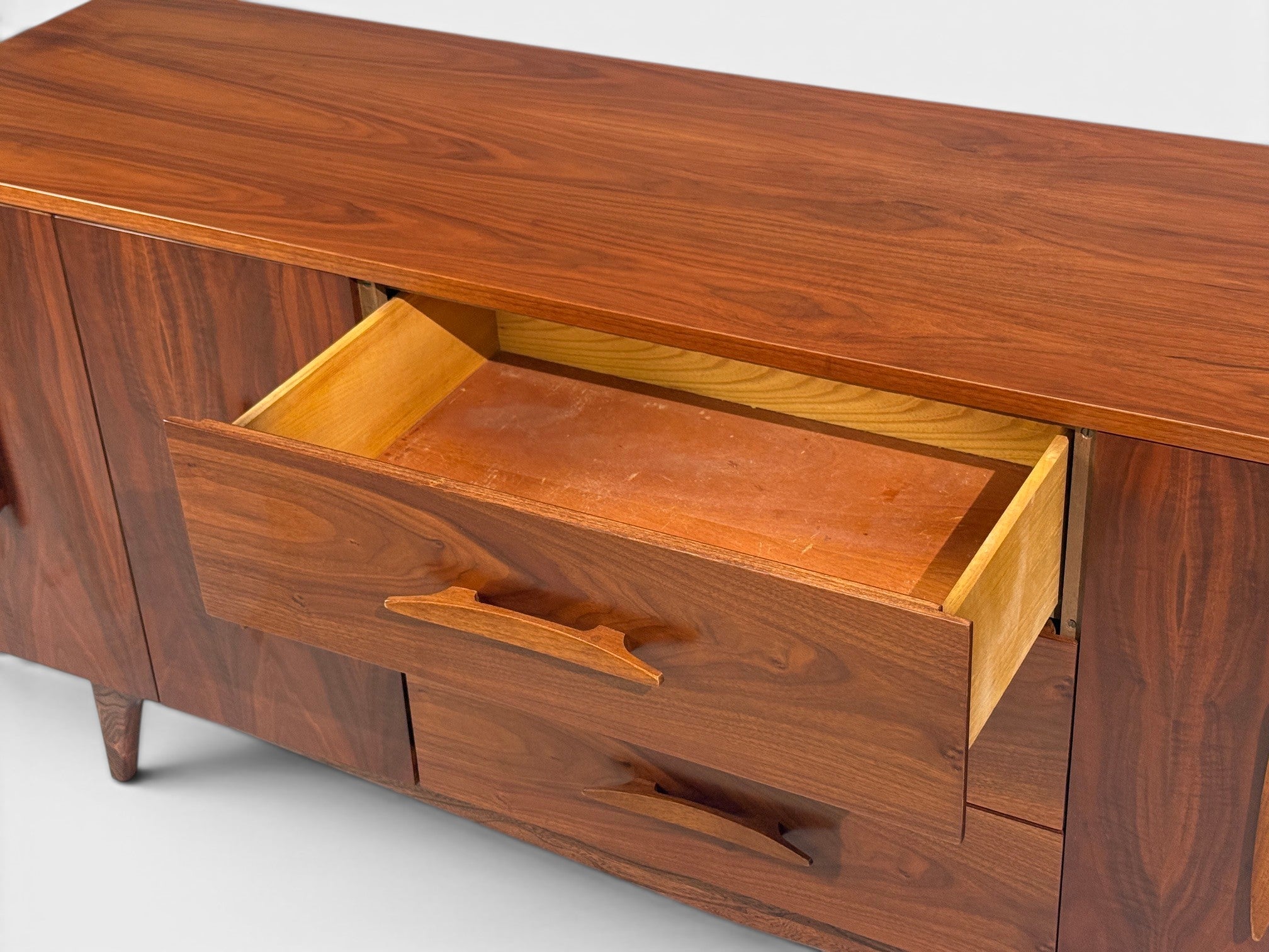 Young Manufacturing, Standard Dreser, Walnut, USA, 1960s