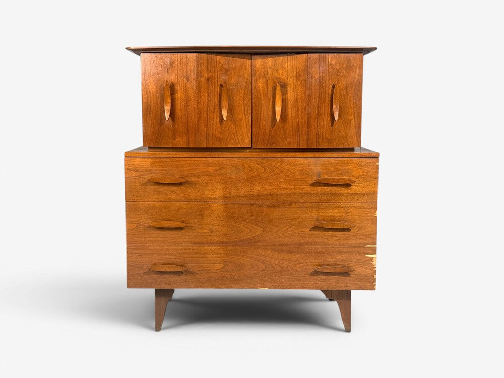 Young Manufacturing, Highboy Dreser, Walnut, USA, 1960s