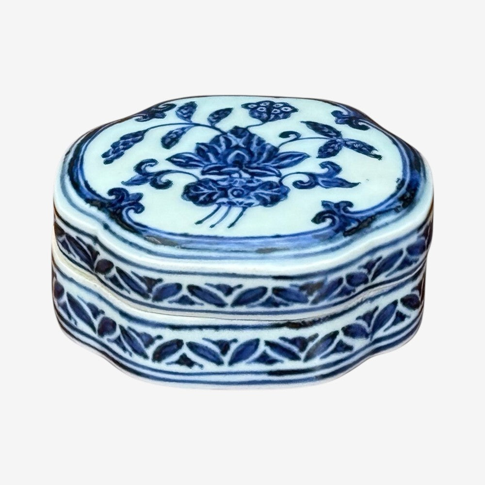 Emperor Xuande Marked Diminutive Lidded Box, Blue and White Porcelain, China