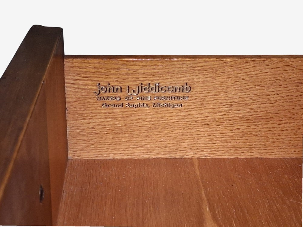 John Widdicomb, American Modern, Nine-Drawer Dresser, Walnut, Brass, USA, 1960s