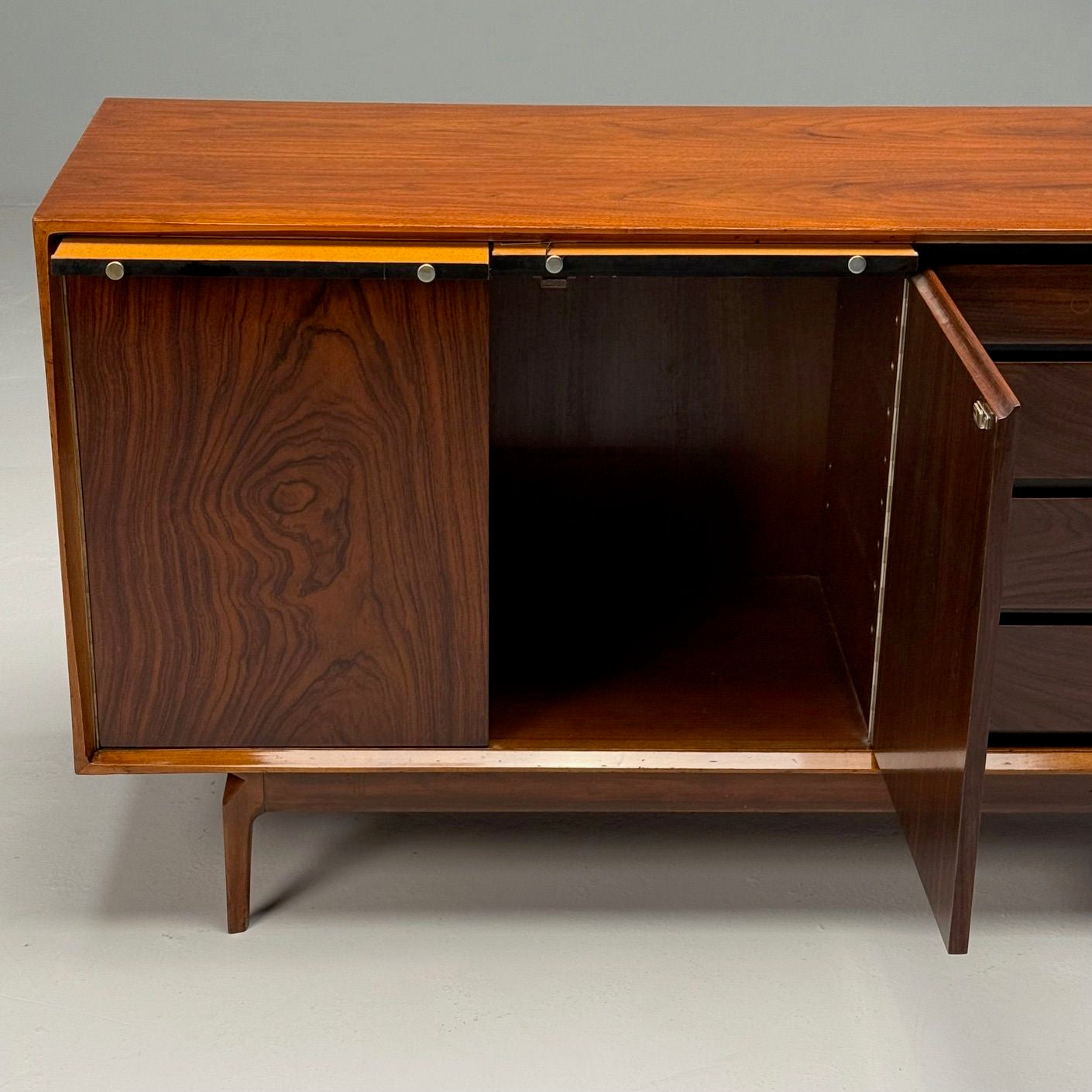 American Mid-Century Modern, Dresser, Rosewood, Walnut, United States, 1950s