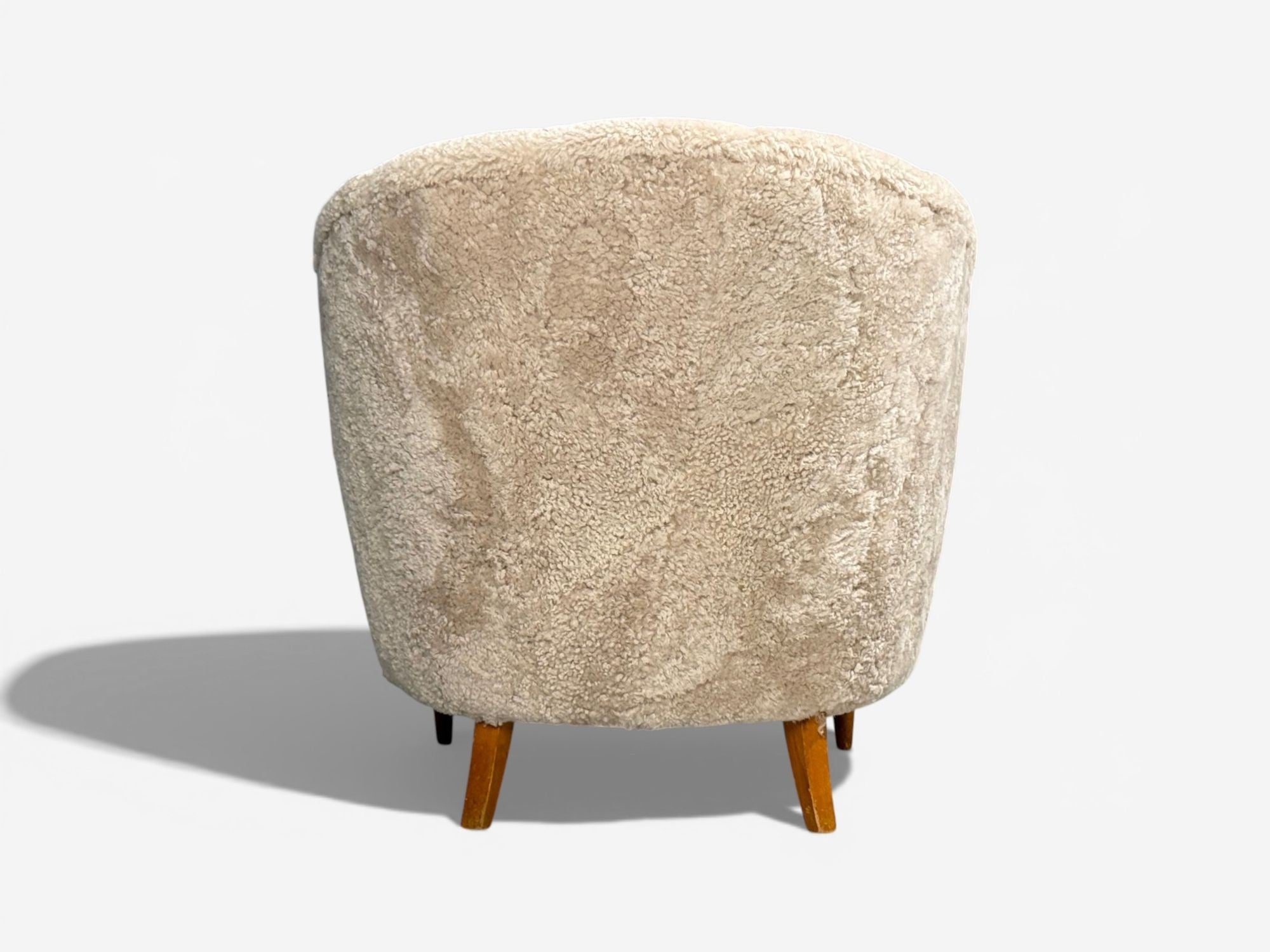 Finnish Modern, Shell Form Lounge Chairs, Beige Shearling, Wood, Finland, 1940s