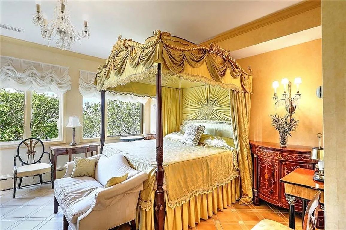 Italian Neoclassical, Marquetry, Satinwood, Demilune Chests, Italy, 19th c.