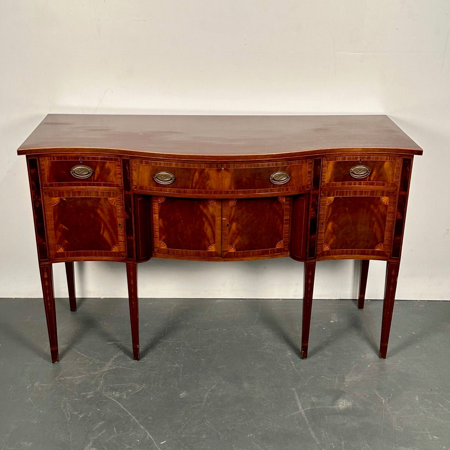 Georgian Style Hepplewhite Mahogany Cabinetmaker Sideboard, Documentation, 1931