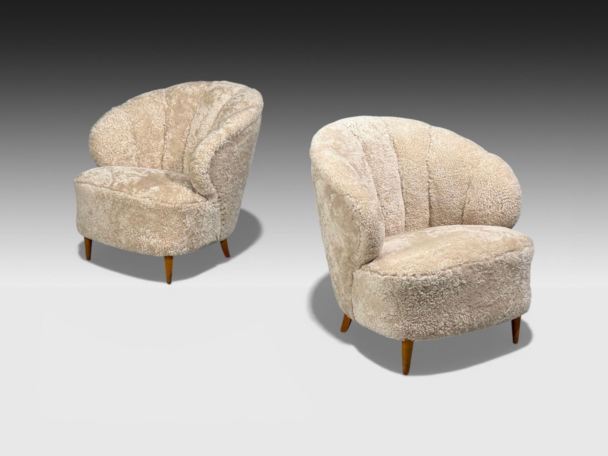 Finnish Modern, Shell Form Lounge Chairs, Beige Shearling, Wood, Finland, 1940s