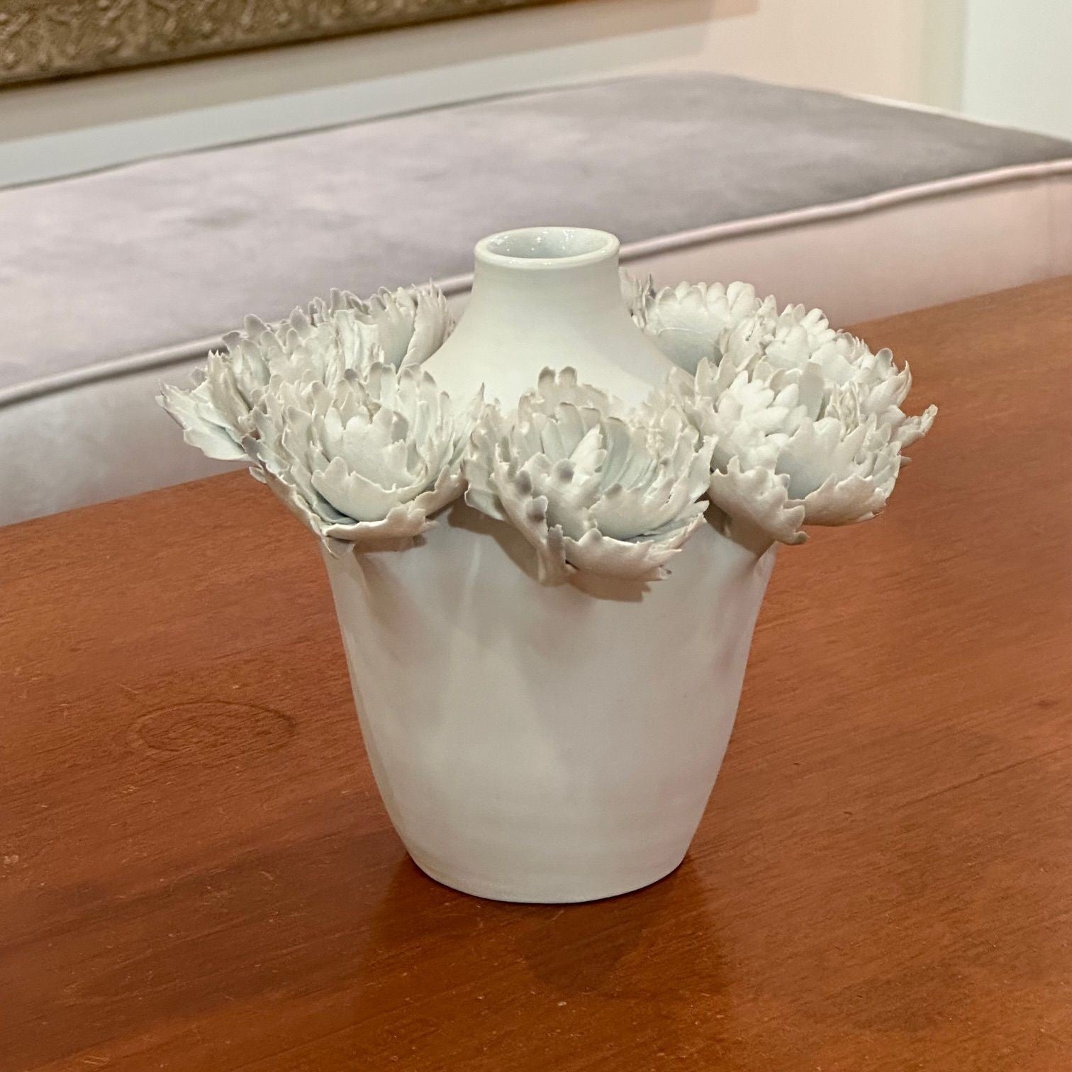 Chala Toprak, Contemporary, Modern Sculpture, Flower Vase, Porcelain, 2023