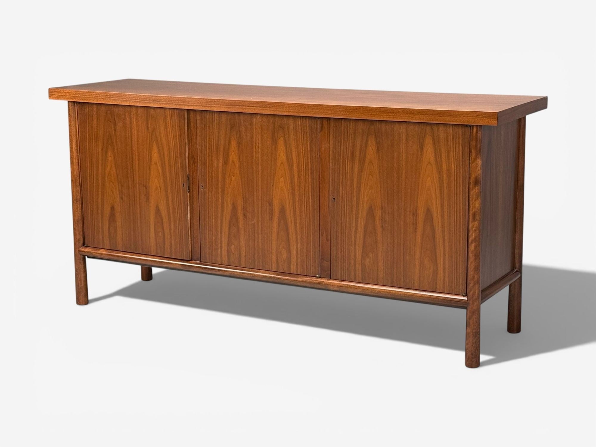 T.H. Robsjohn Gibbings, Sideboard, Walnut, USA, 1960s