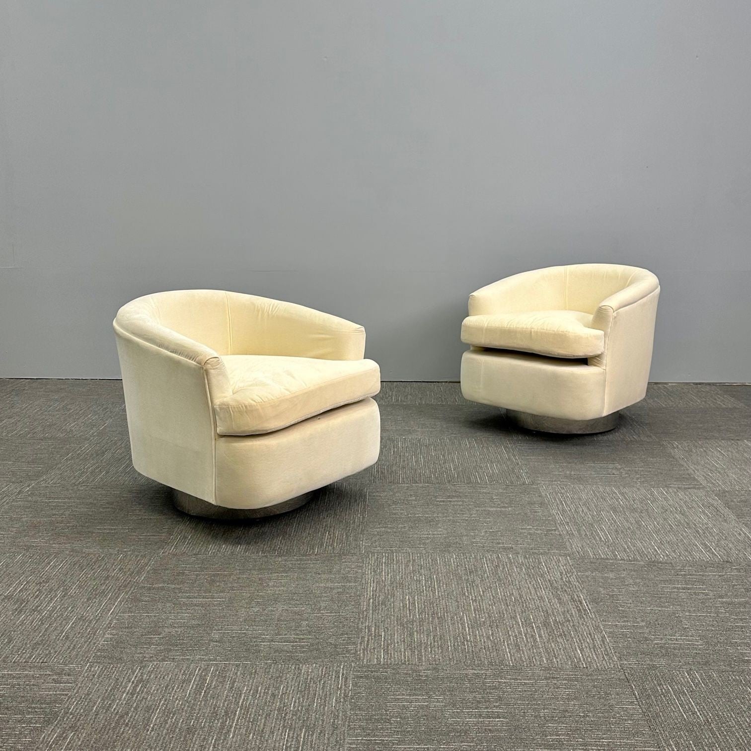 Mid-Century Modern Milo Baughman Style Swivel Chairs, Chrome Base, Cream Velvet