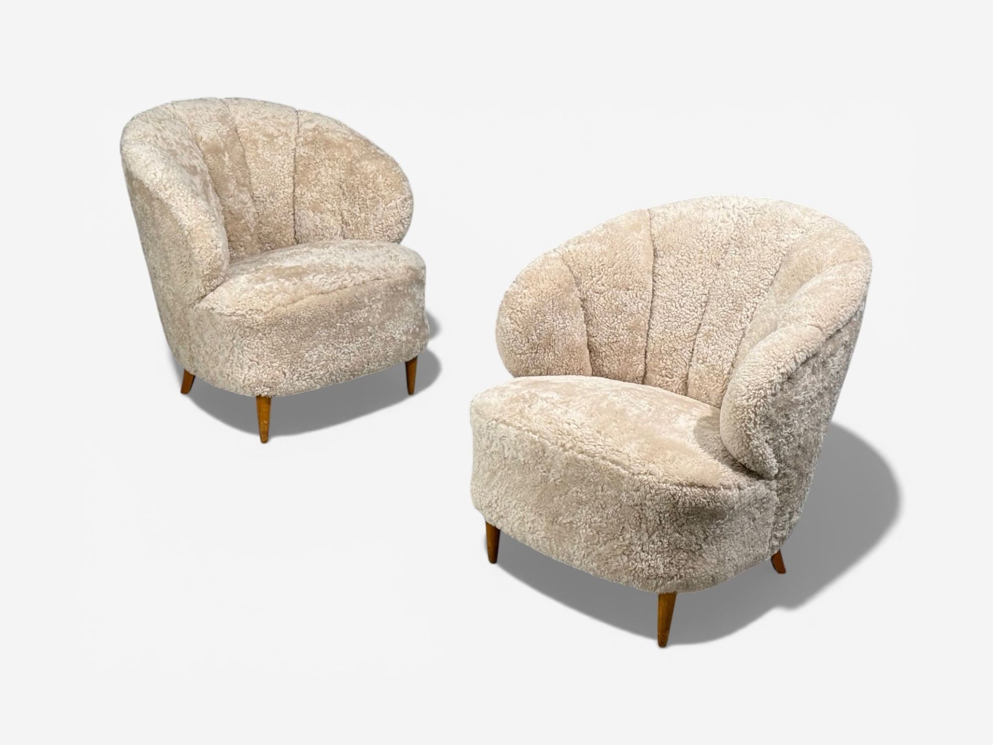 Finnish Modern, Shell Form Lounge Chairs, Beige Shearling, Wood, Finland, 1940s