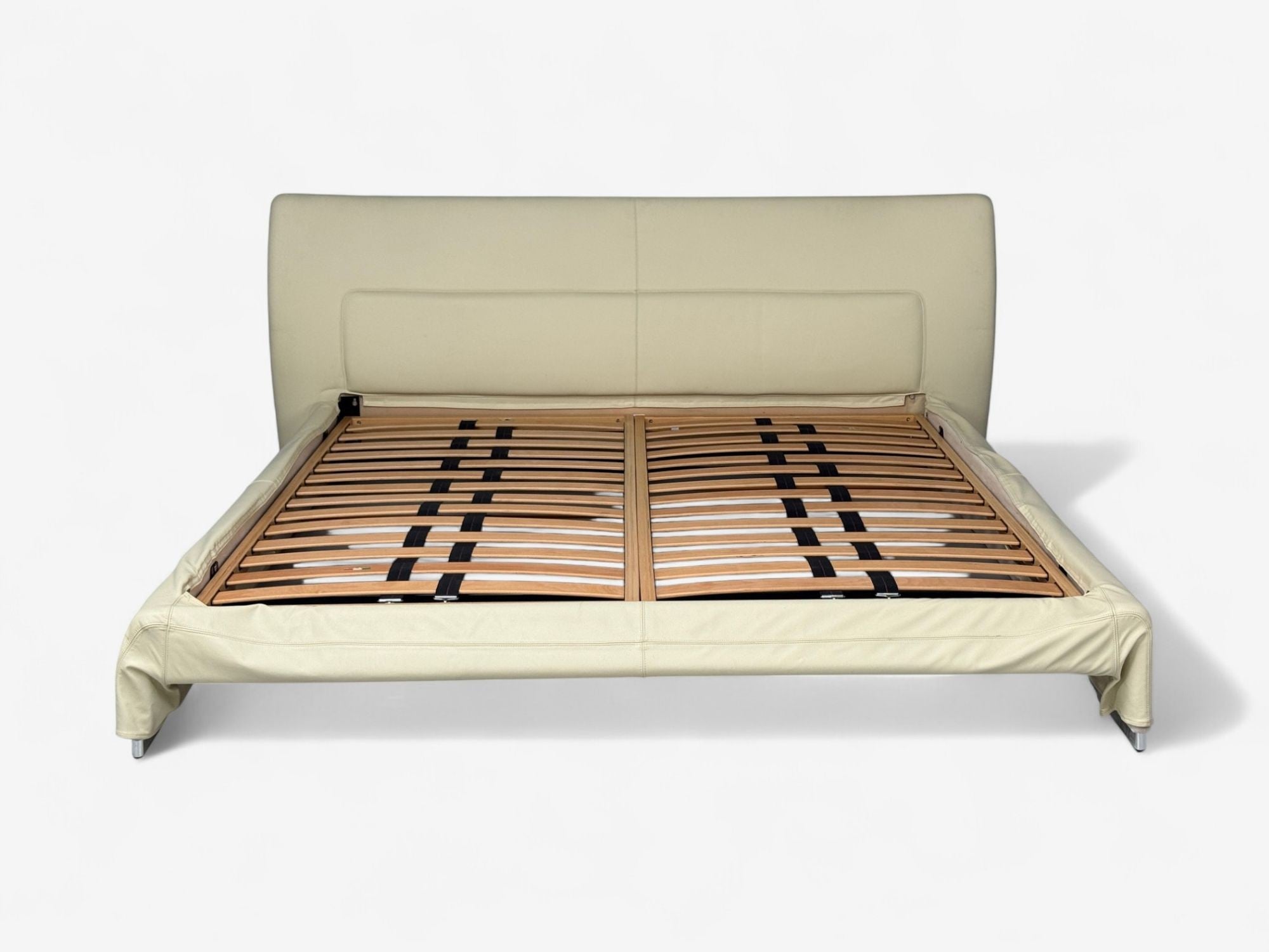 Molteni & C., Cream Leather, Chrome, King Size Bedframe, Italy, 21st C.