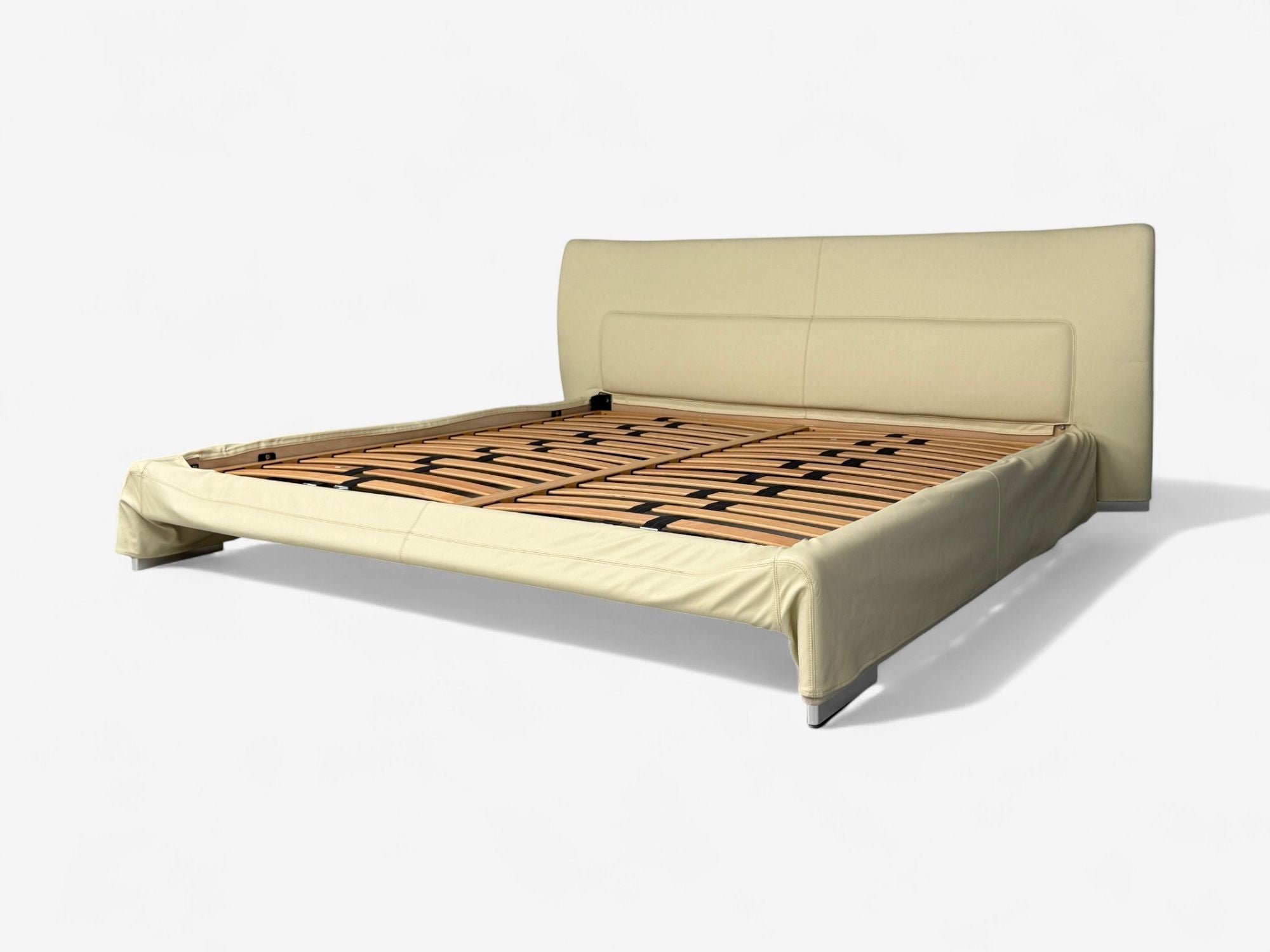 Molteni & C., Cream Leather, Chrome, King Size Bedframe, Italy, 21st C.