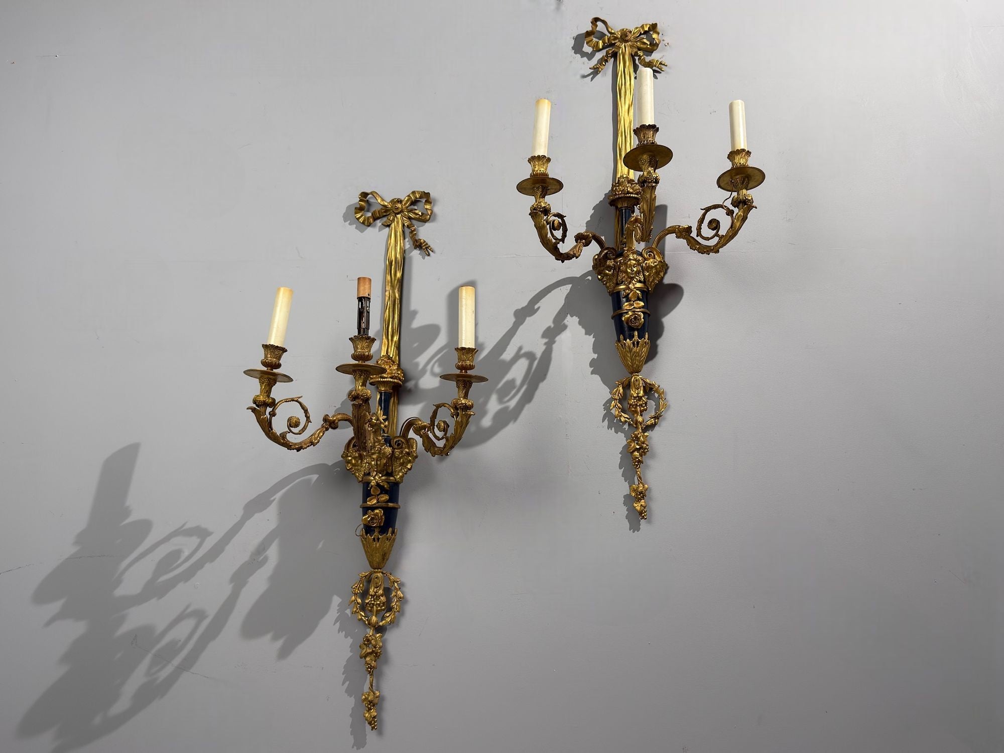 Henry Dasson Attr., Louis XVI, Wall Sconces, Bronze, France, 1860s