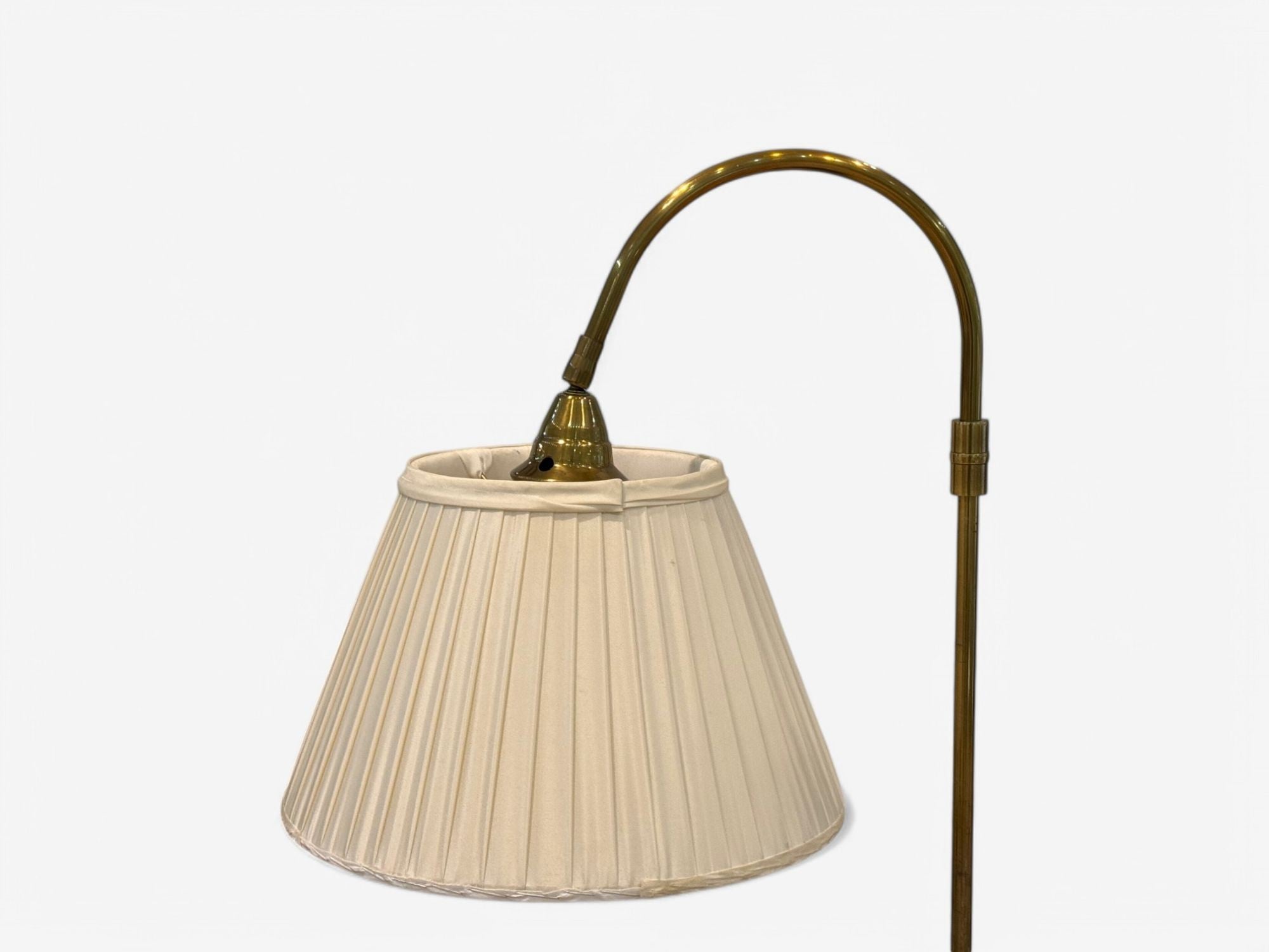 Chinoiserie Style, Crackle Lacquer, Giltwood, Floor Lamp with Shelf, USA, 20th C