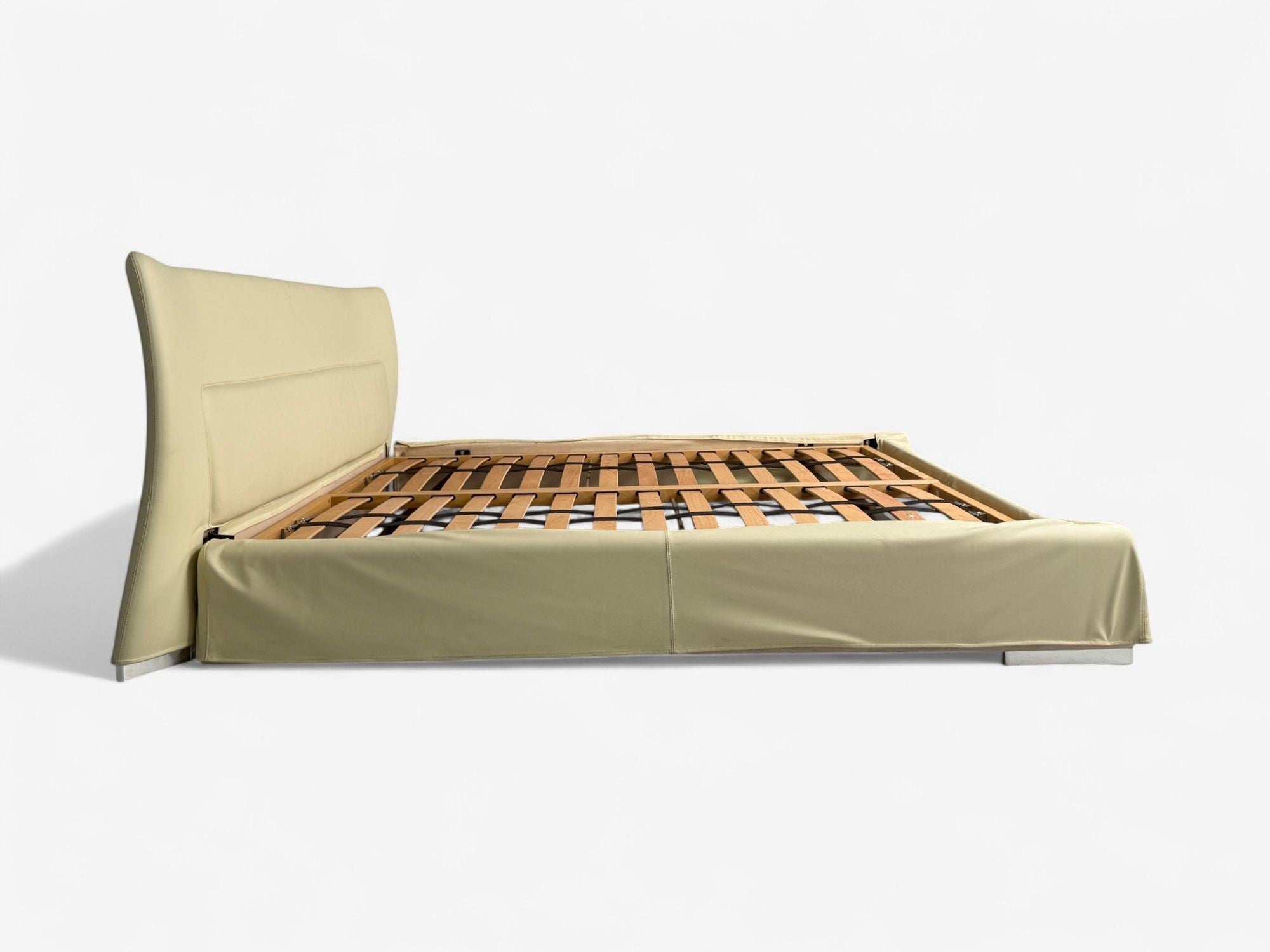 Molteni & C., Cream Leather, Chrome, King Size Bedframe, Italy, 21st C.