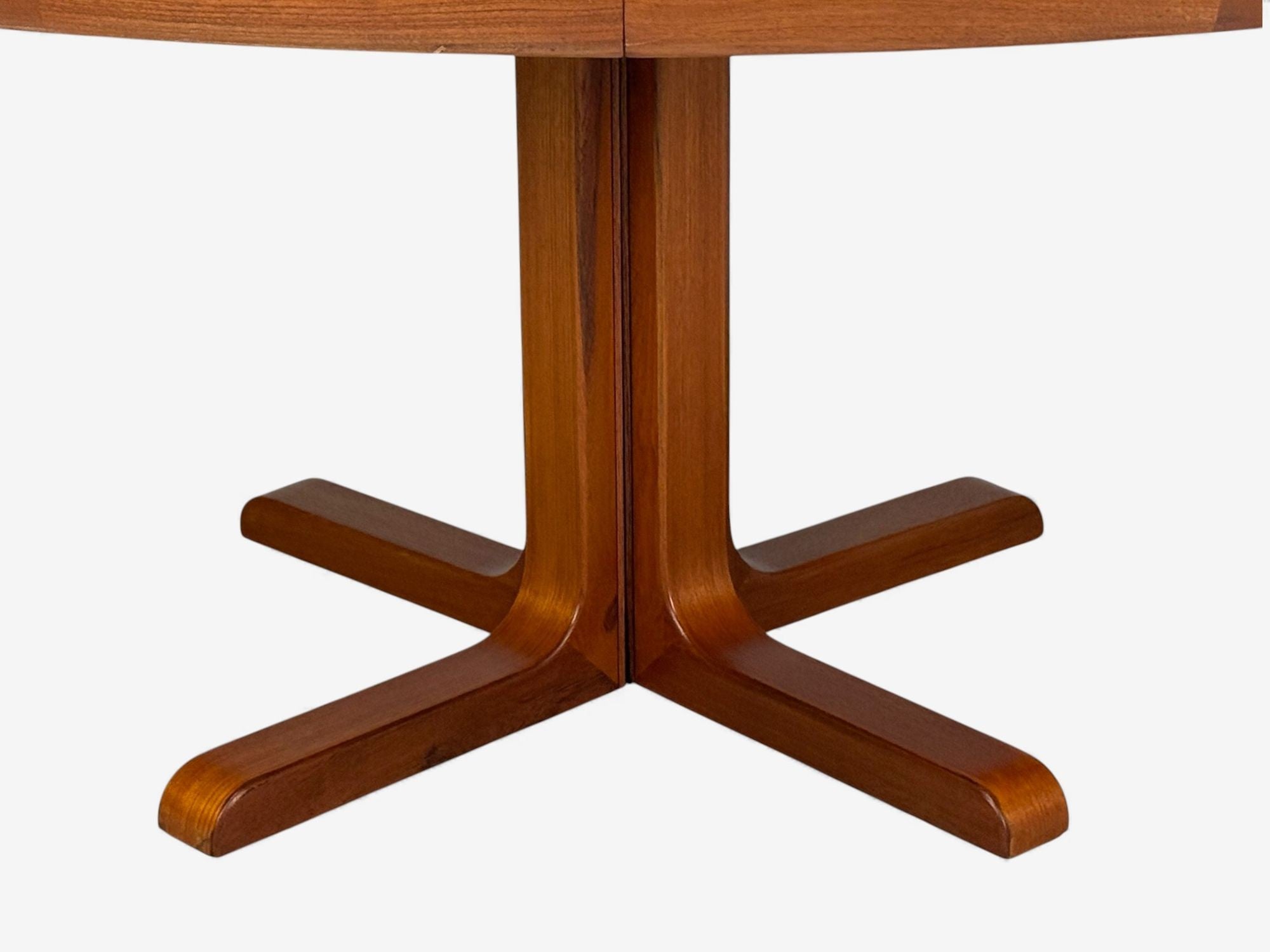Skovby Mobelfabrik  Danish エクステンションテーブル Skovby Møbelfabrik, Danish Modern, Teak, Expandable Dining Table, Denm