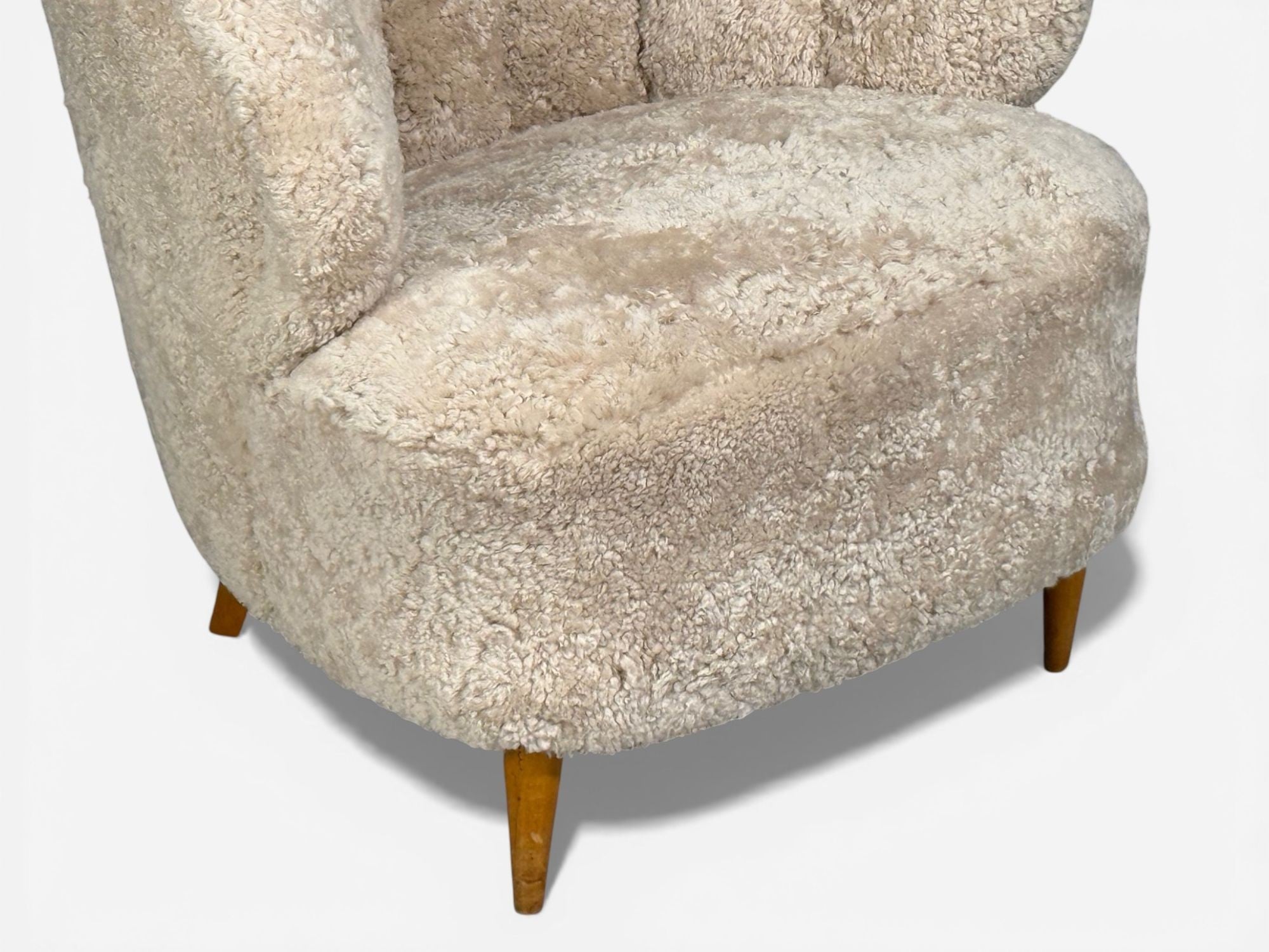 Finnish Modern, Shell Form Lounge Chairs, Beige Shearling, Wood, Finland, 1940s