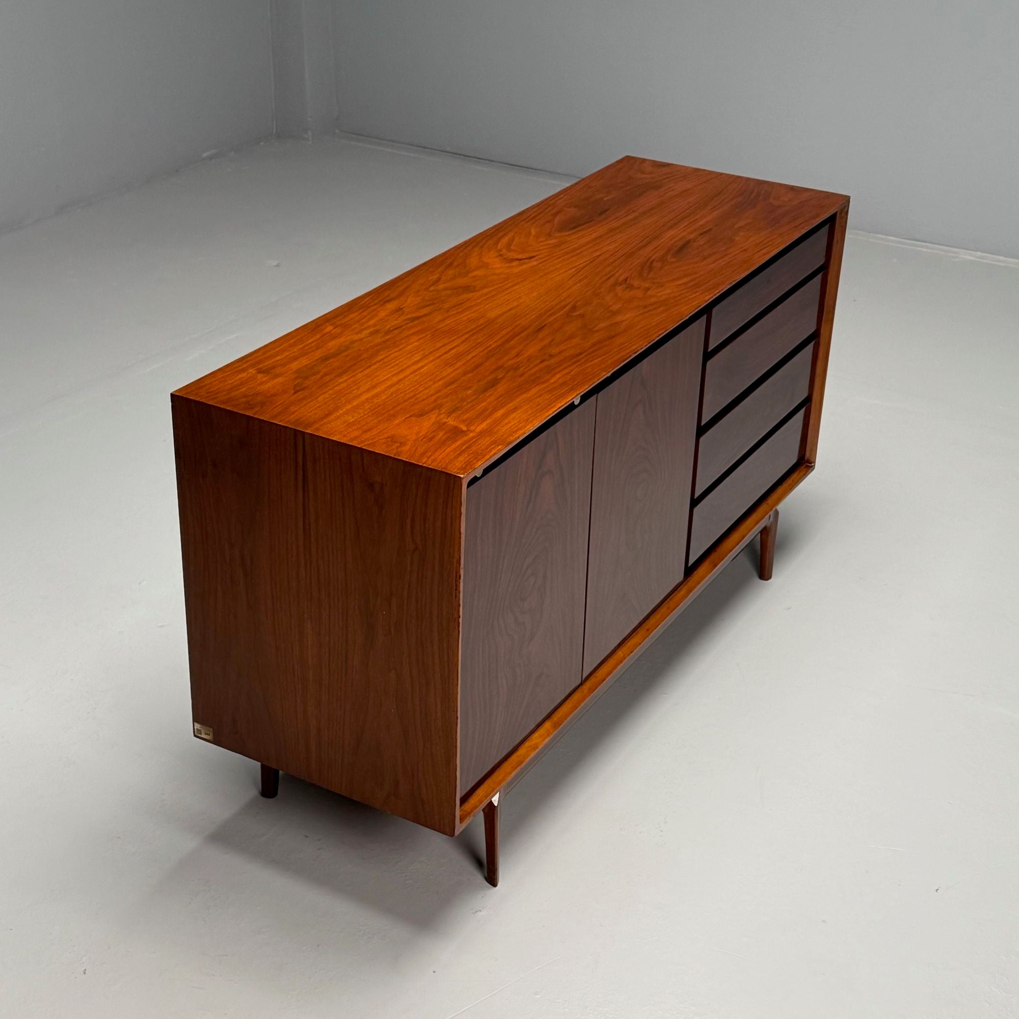 American Mid-Century Modern, Dresser, Rosewood, Walnut, United States, 1950s