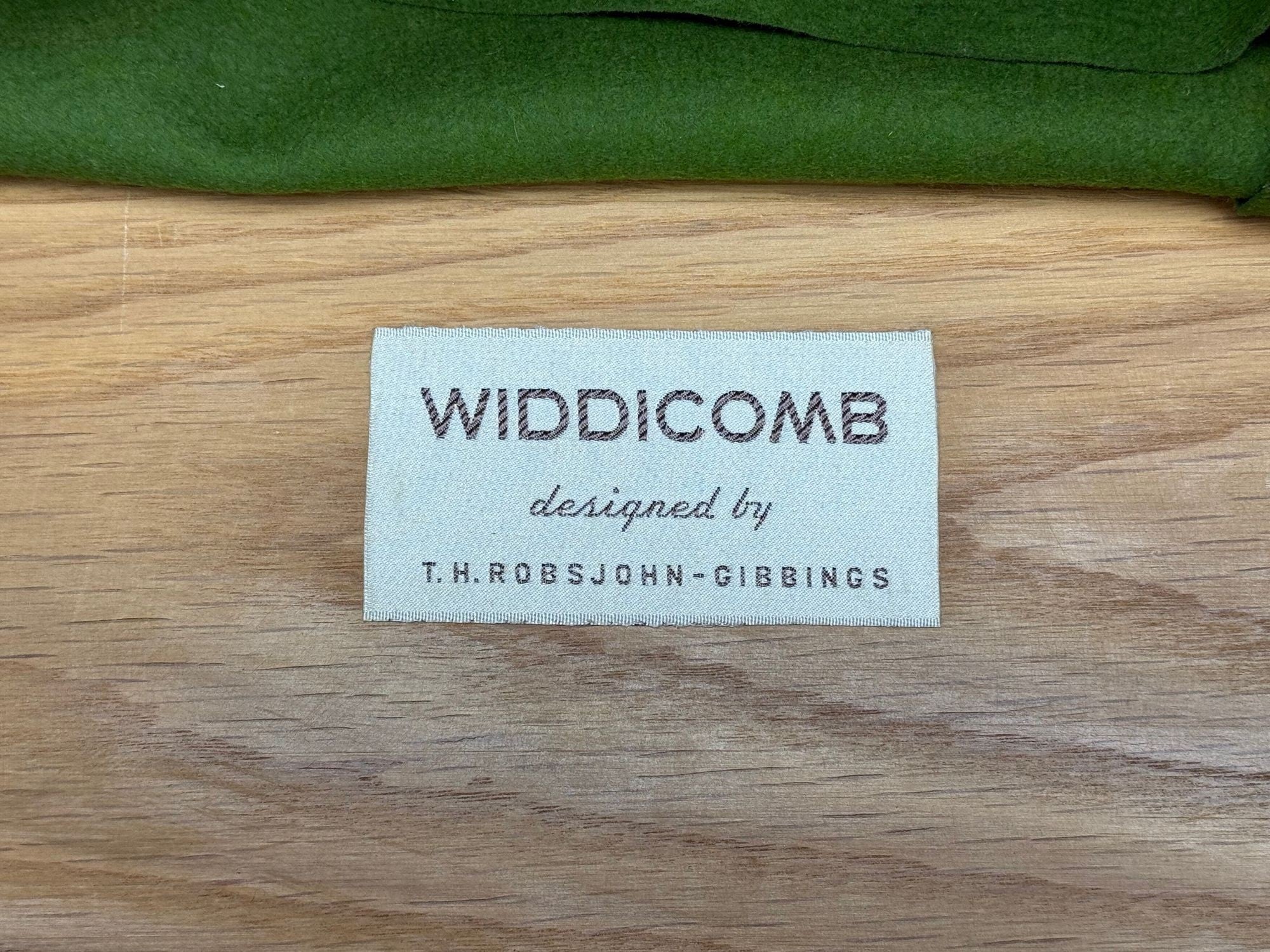 T.H. Robsjohn Gibbings, Sideboard, Walnut, USA, 1960s